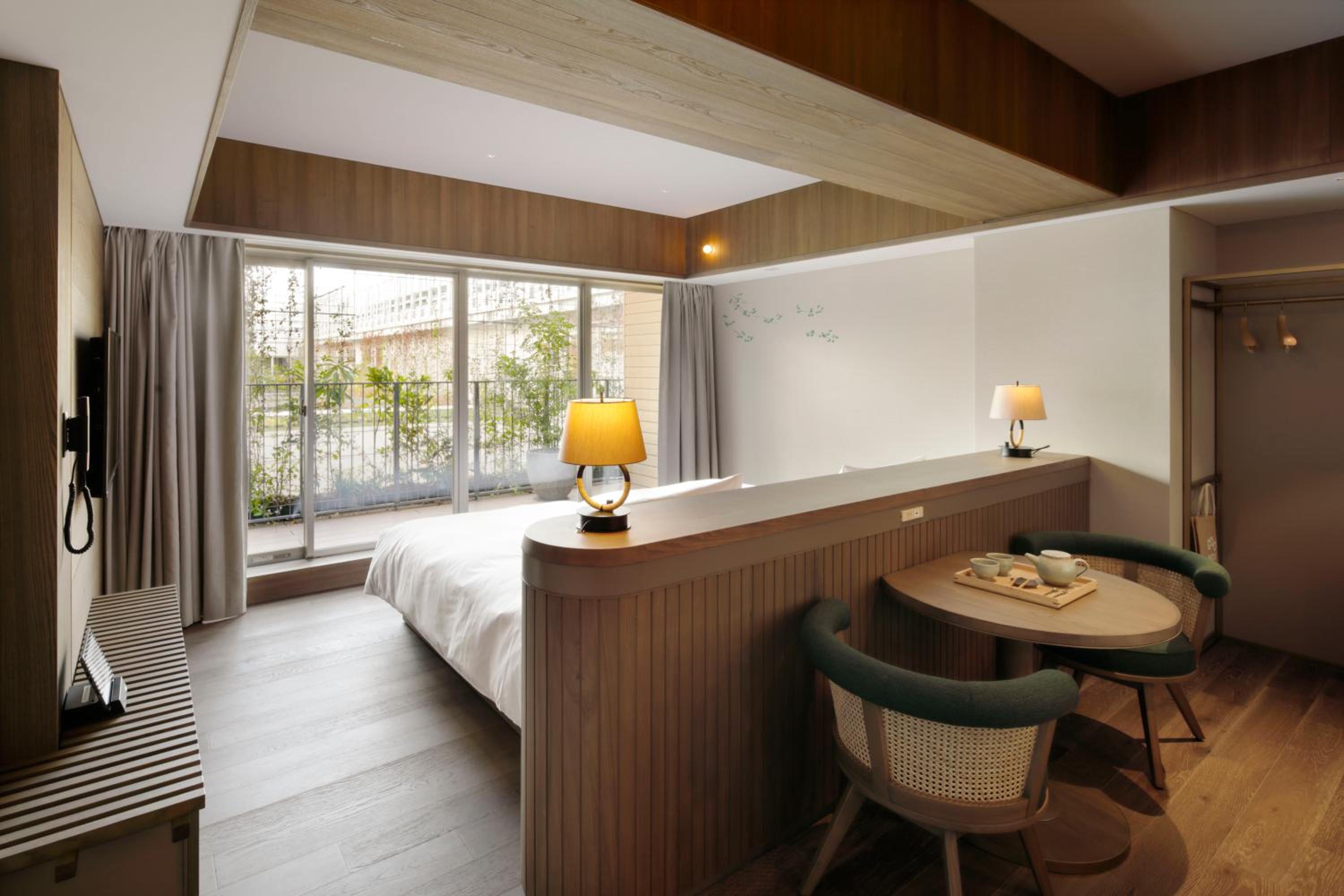 Twin Room with Garden View and Terrace with Lounge Access - Photo 19