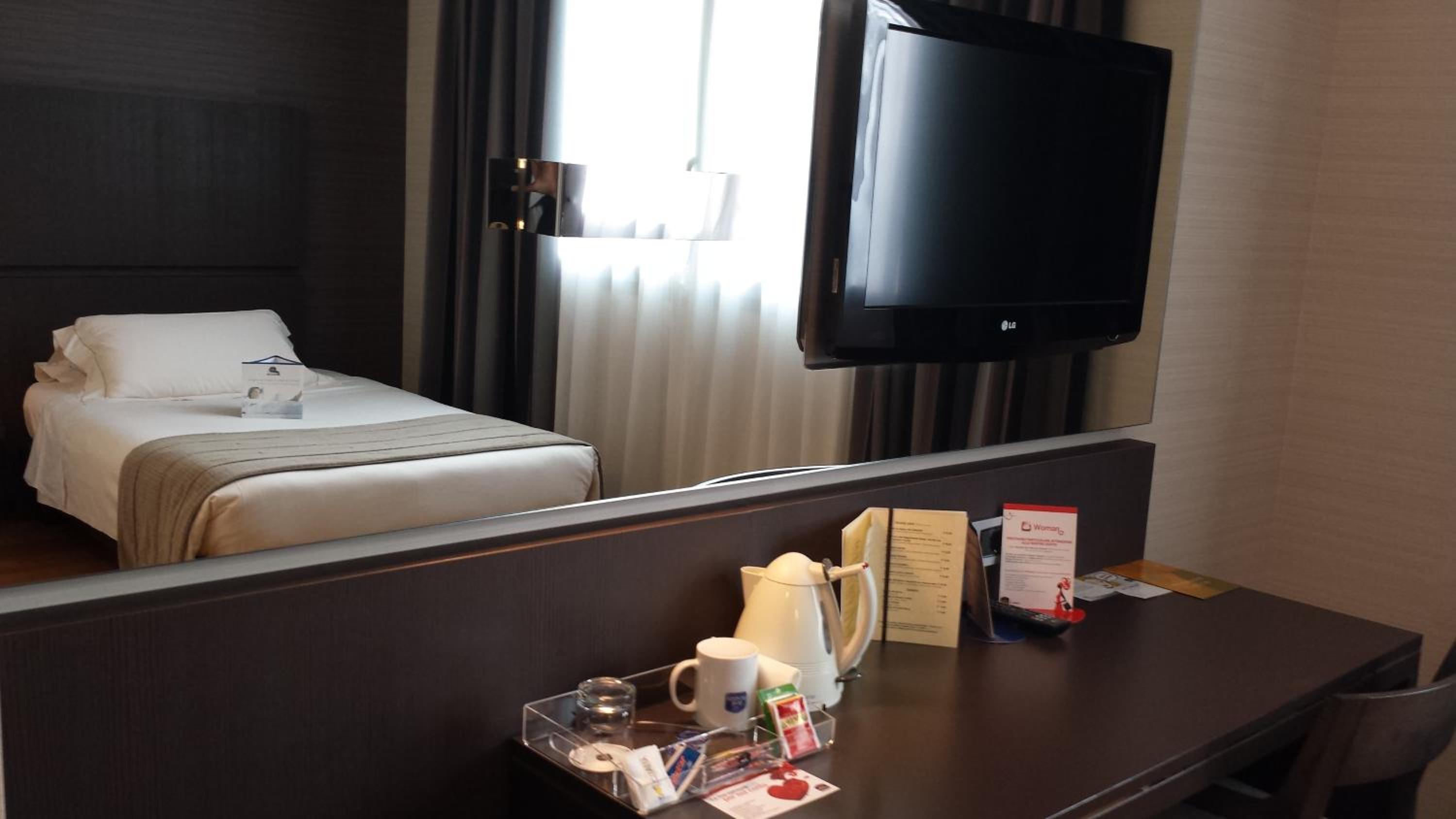 Deluxe Queen Room - Photo 2