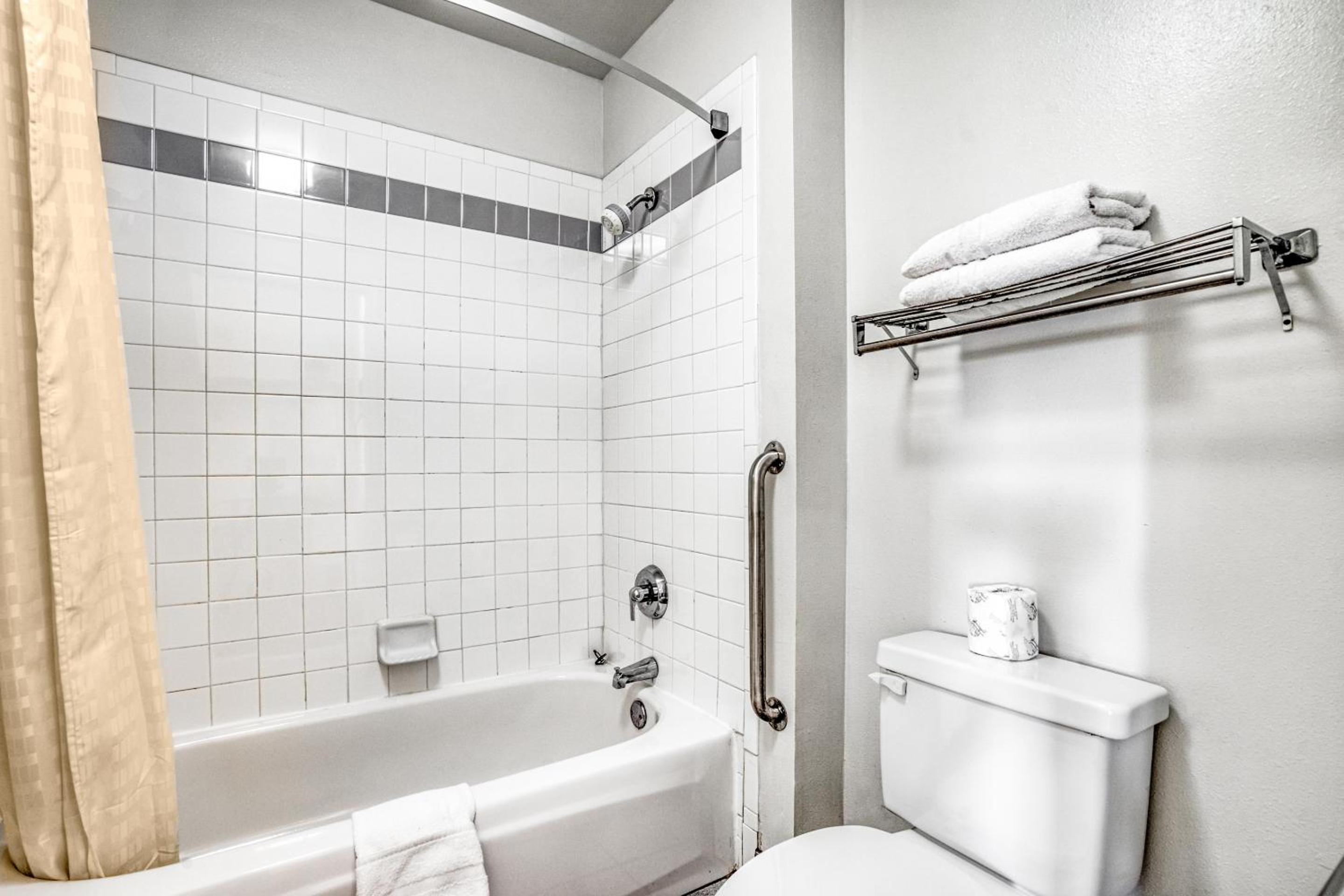 King Room - Disability Access - Photo 5