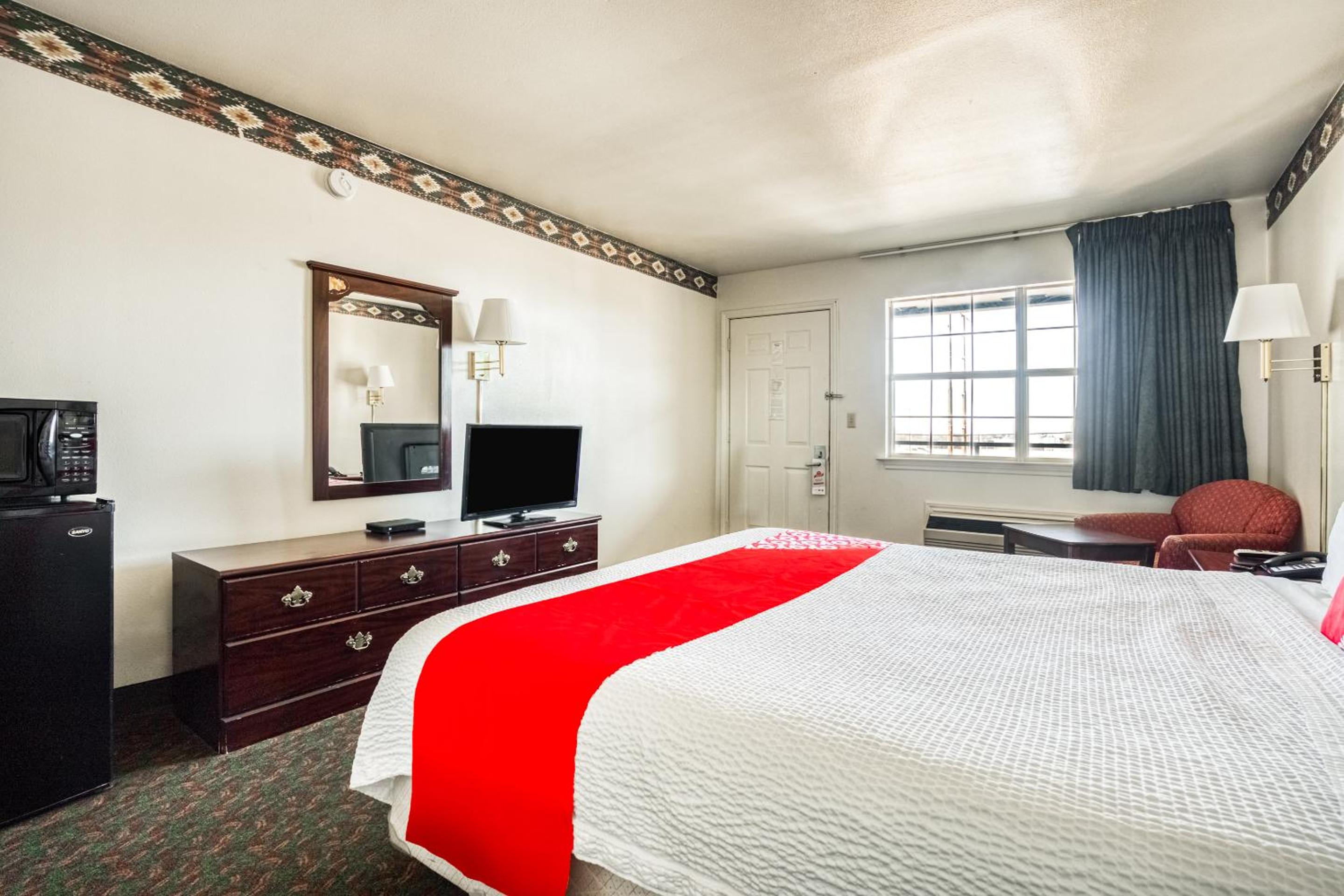 King Room - Disability Access - Photo 9