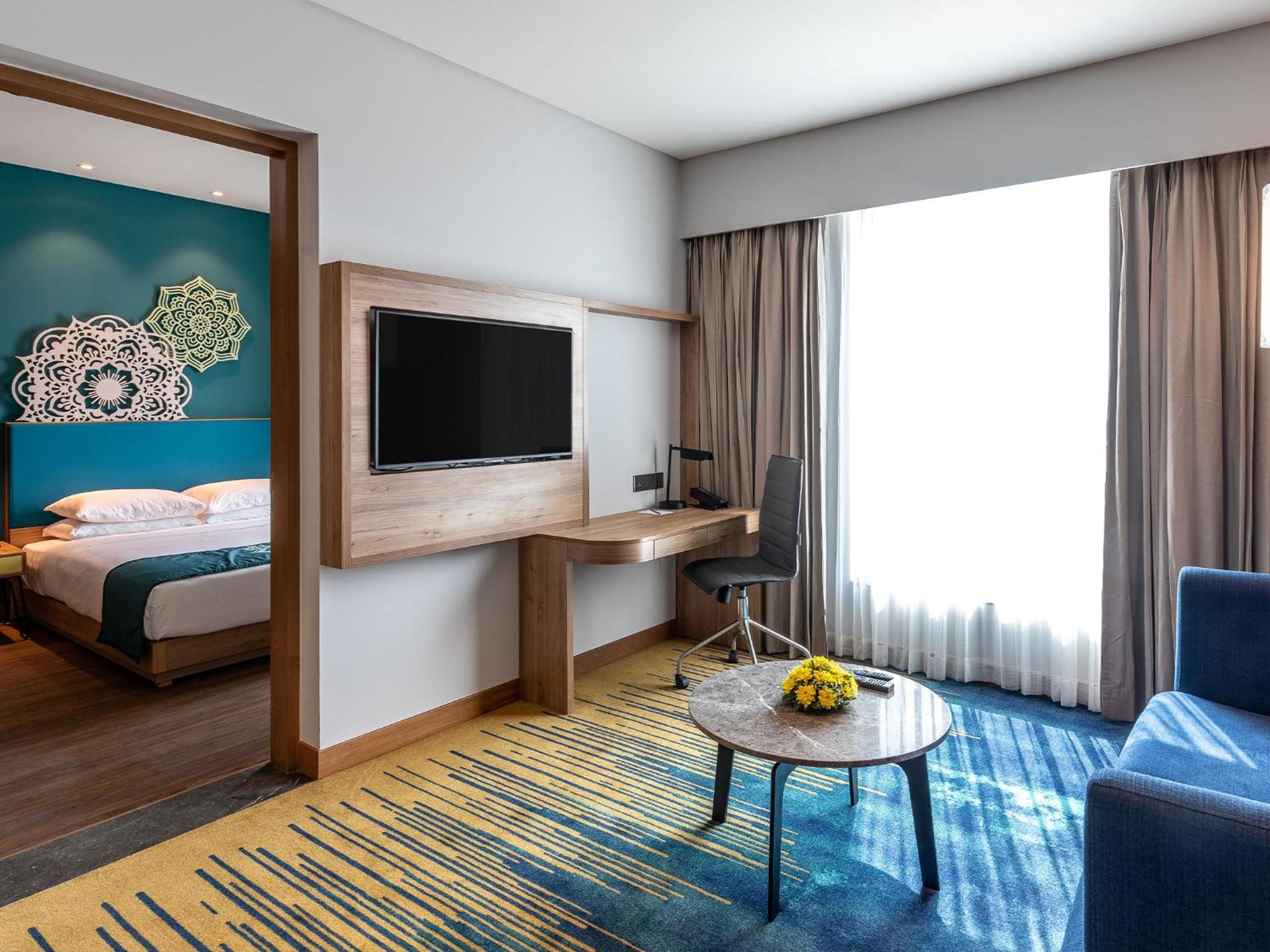 Junior Suite Room - 15% Discount on Food & Beverages and Laundry, INR 500 SPA credit per room per stay - Photo 5