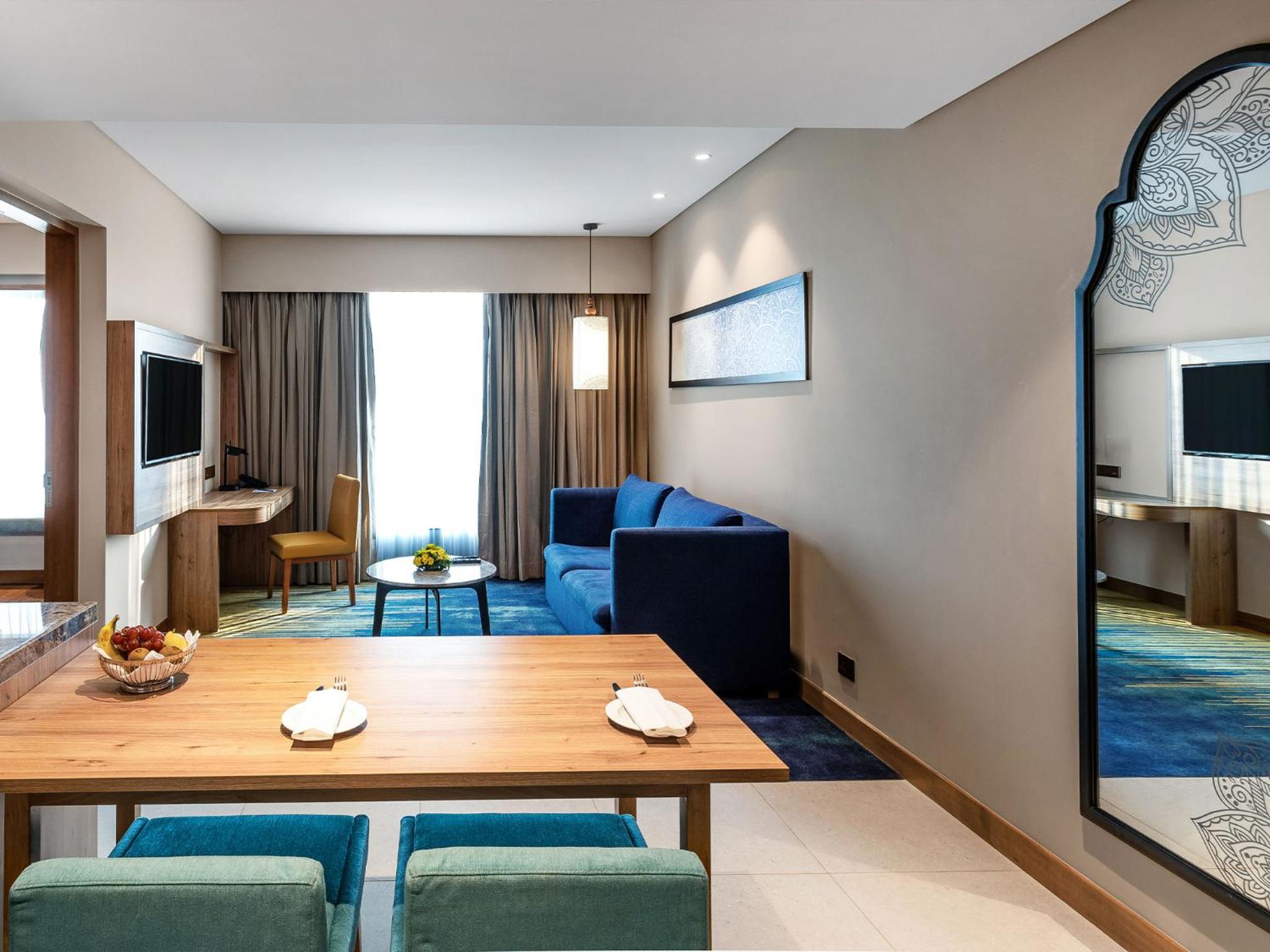 Junior Suite Room - 15% Discount on Food & Beverages and Laundry, INR 500 SPA credit per room per stay - Photo 4