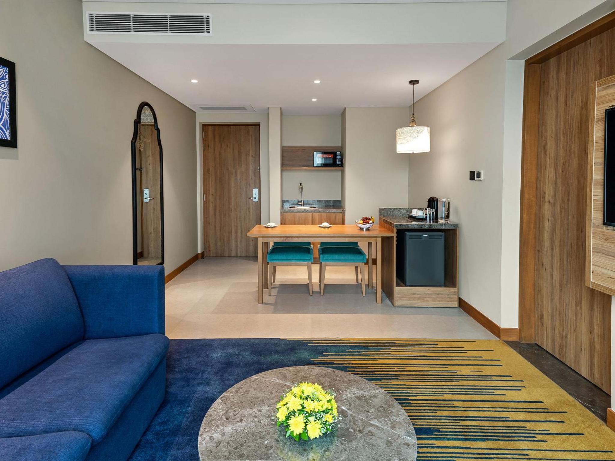 Junior Suite Room - 15% Discount on Food & Beverages and Laundry, INR 500 SPA credit per room per stay - Photo 1