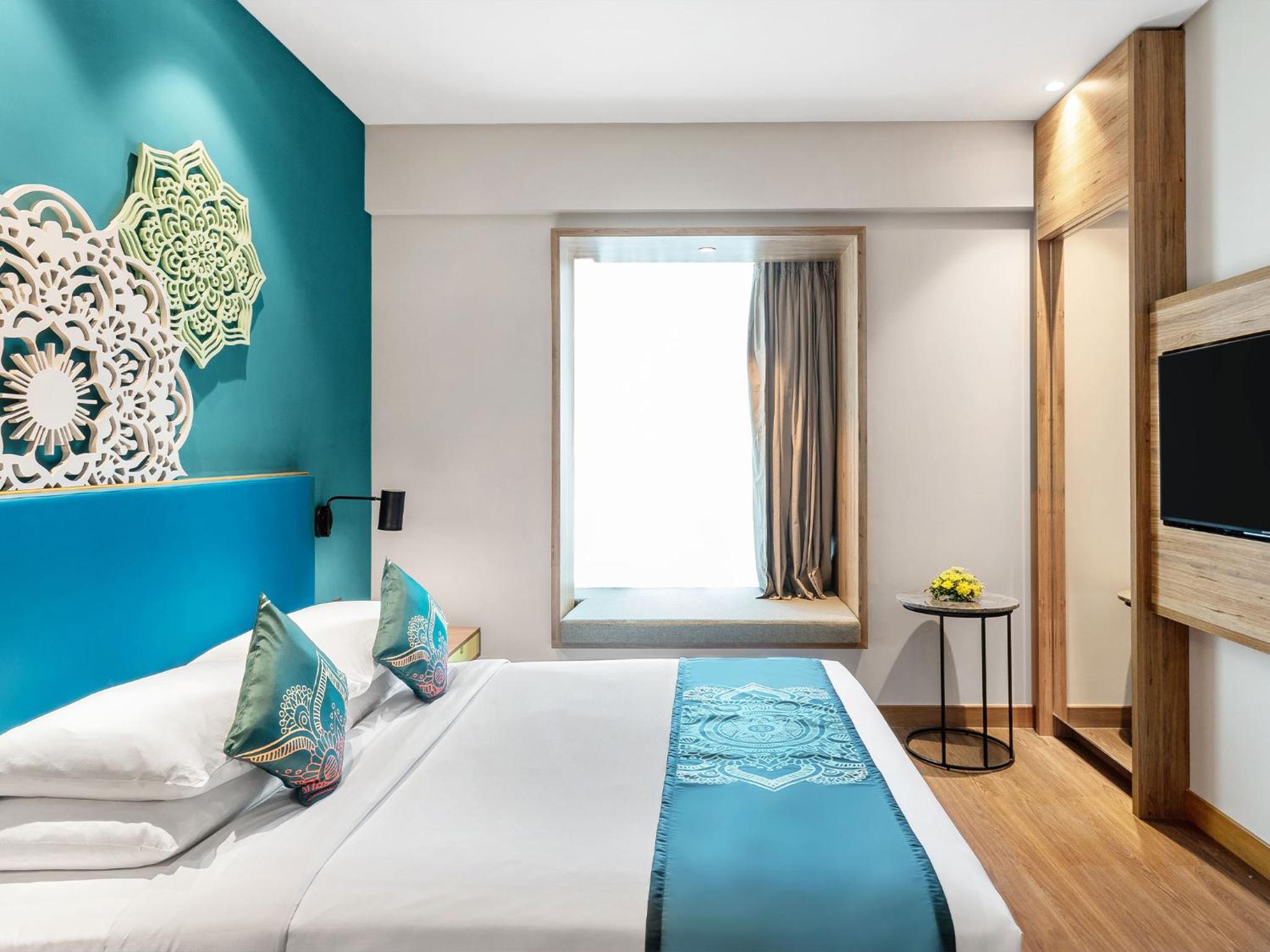 Junior Suite Room - 15% Discount on Food & Beverages and Laundry, INR 500 SPA credit per room per stay - Photo 6