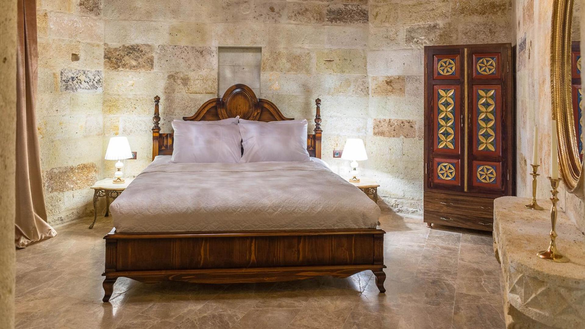 Superior Suite - Photo 30