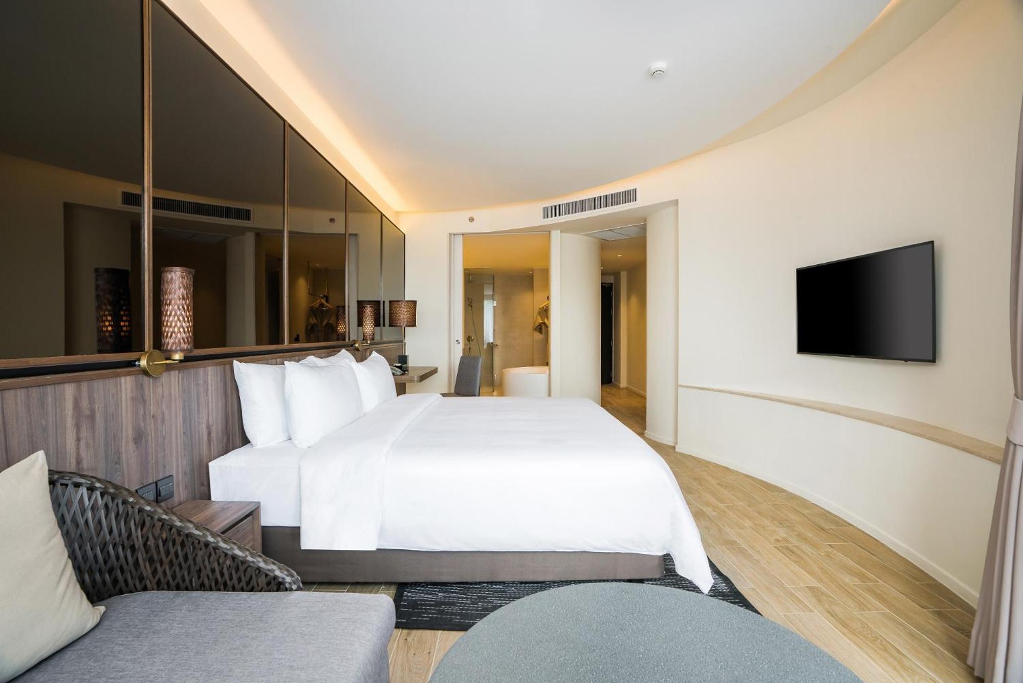 Sea View Grand Deluxe King Room - Photo 4