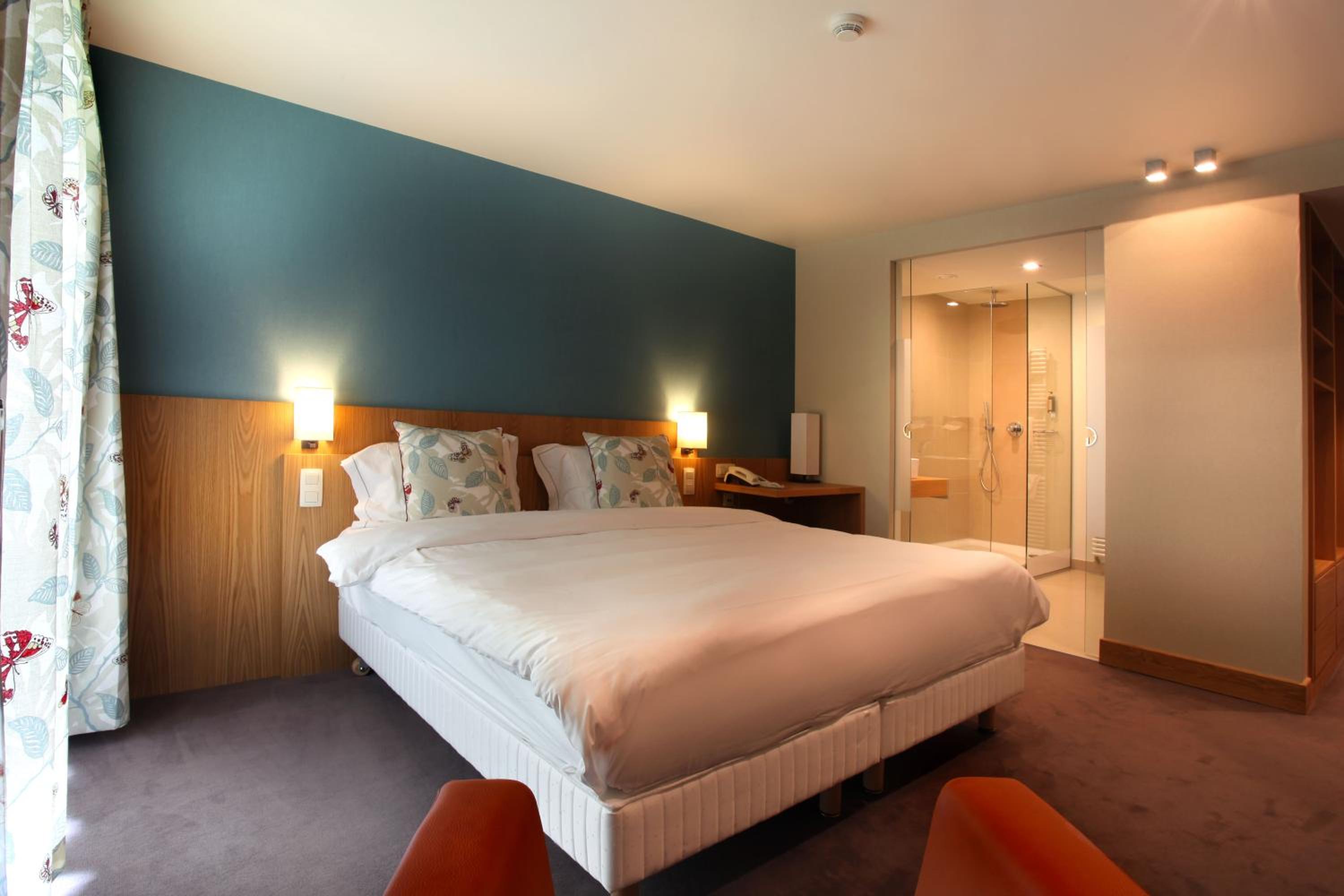 Double or Twin Room with Lake View photo 2