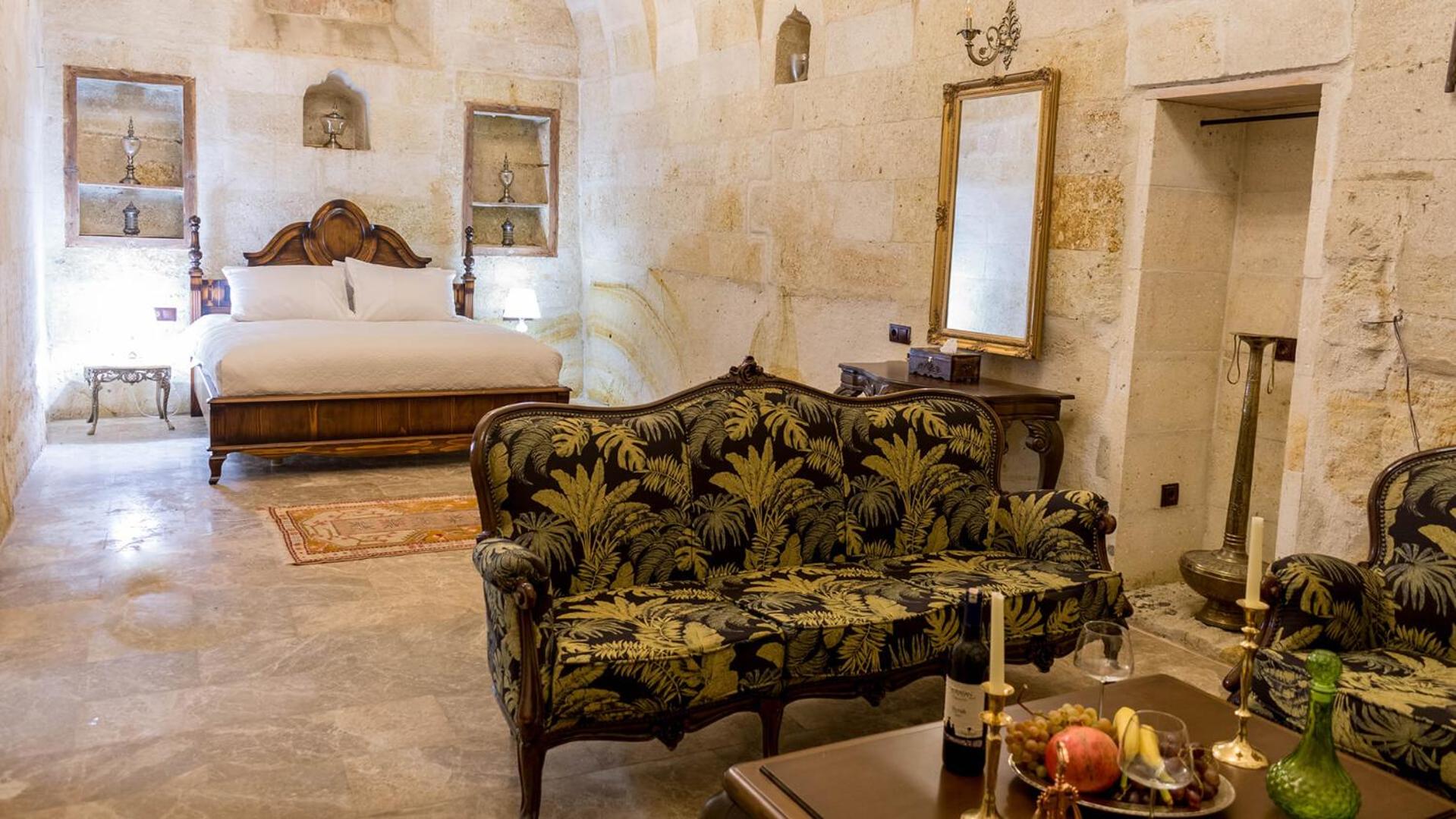 Superior Suite - Photo 8