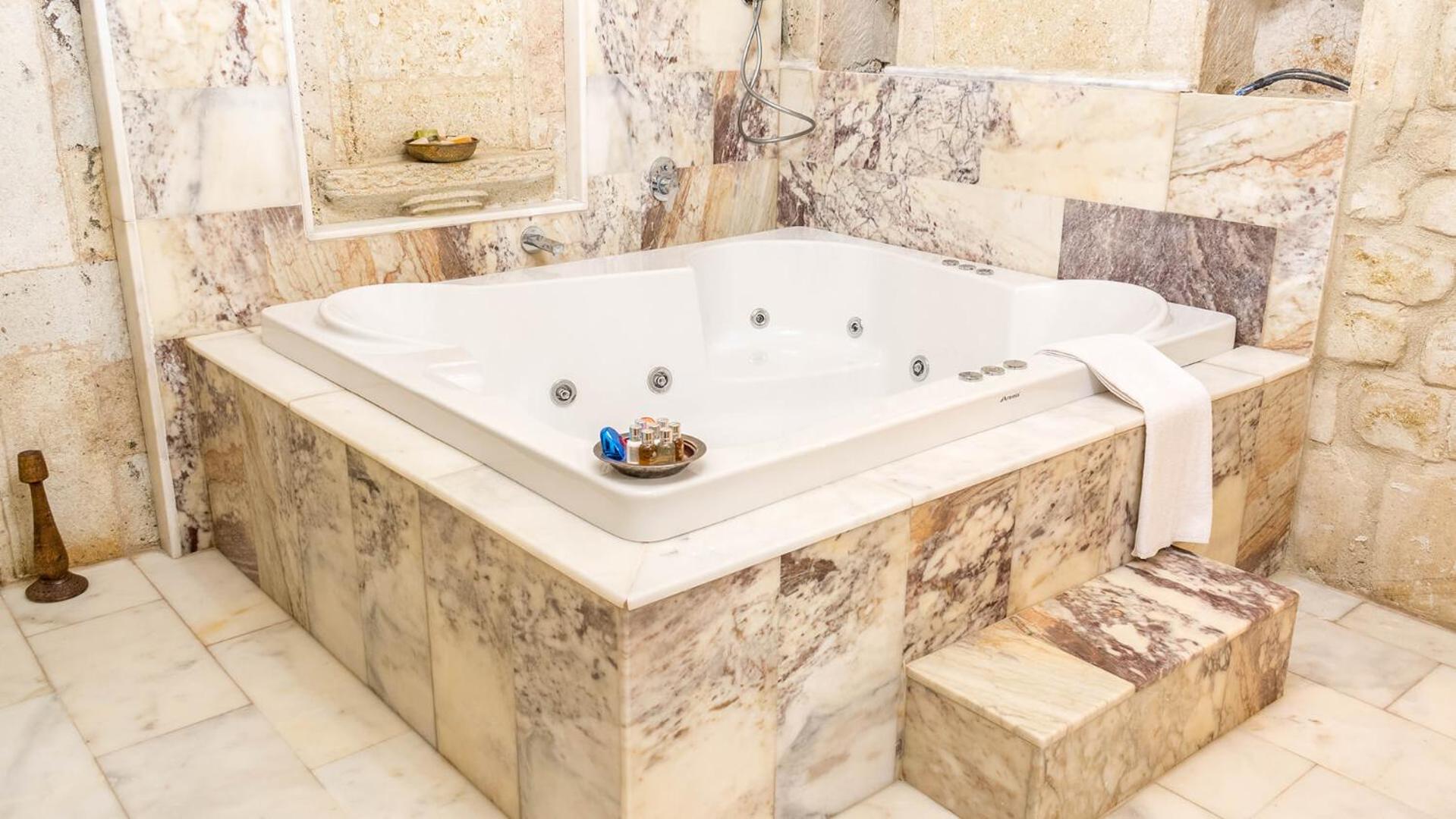 Superior Suite - Photo 10