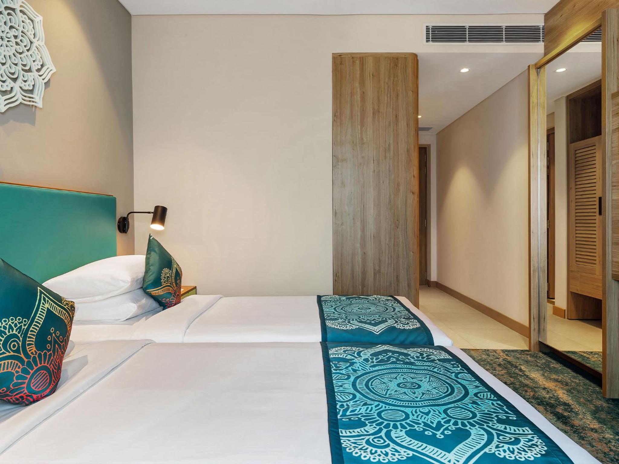 Superior Room with Two Twin Beds - 15% Discount on Food & Beverages and Laundry,  INR 500 SPA credit per room per stay - Photo 4