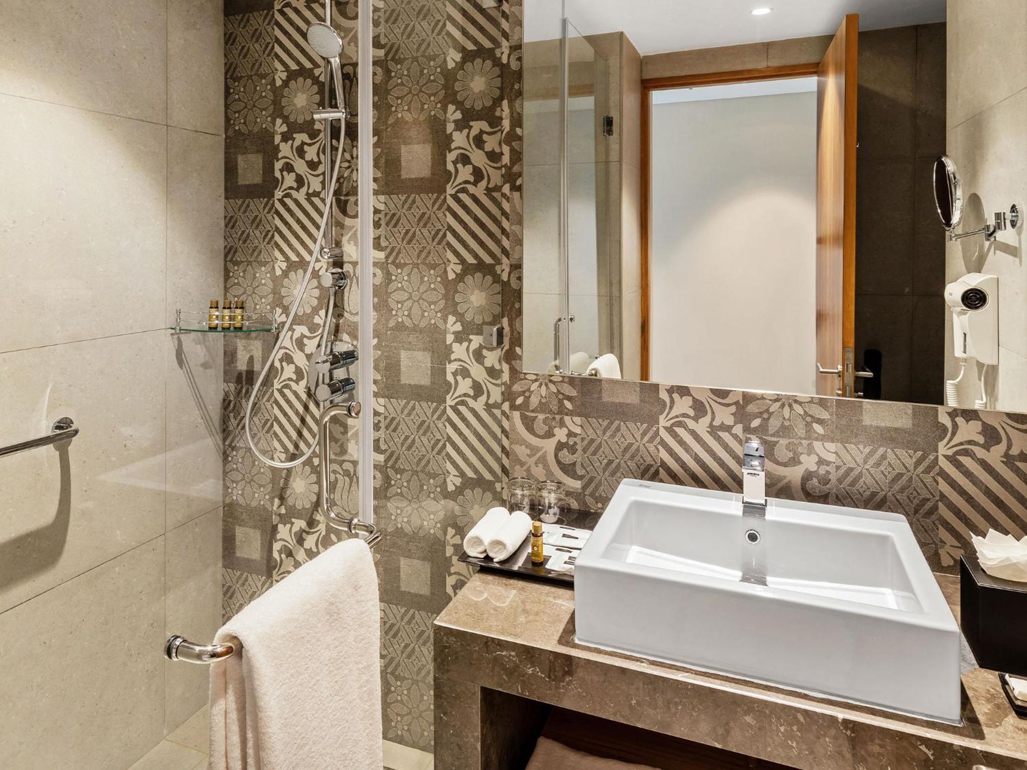 Superior Queen Room - - 15% Discount on Food & Beverages and Laundry, INR 500 SPA credit per room per stay - Photo 5