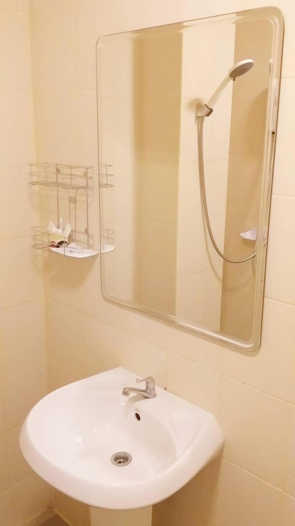Deluxe King Room - Photo 14