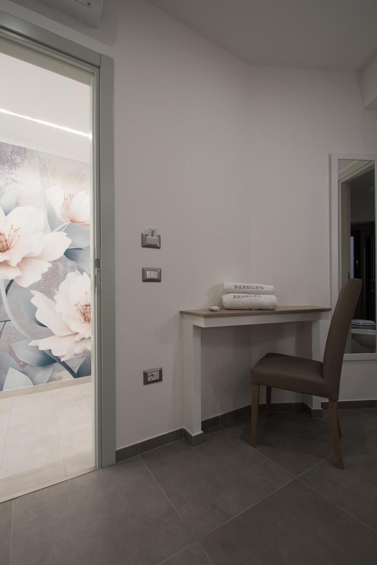 Standard Double Room - Photo 6
