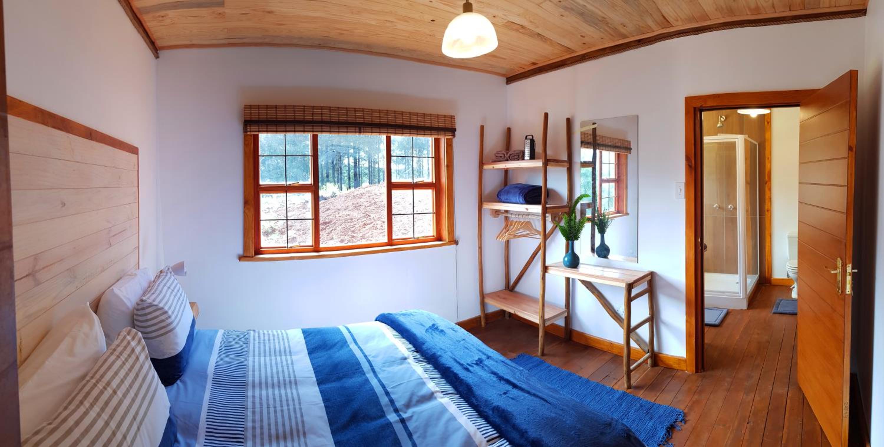 Four Bedroom Cabin - Photo 4