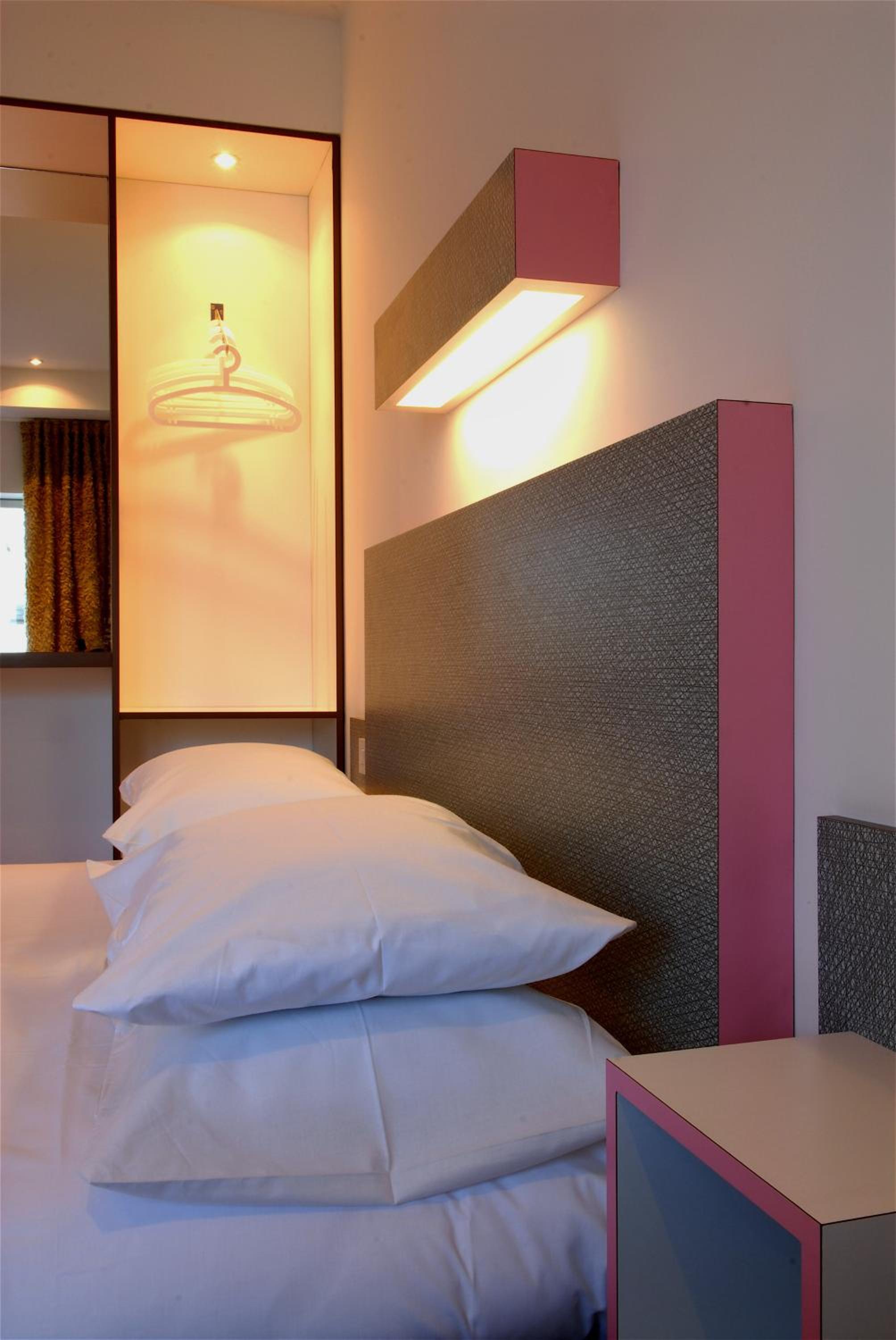 Standard Double Room - Photo 4
