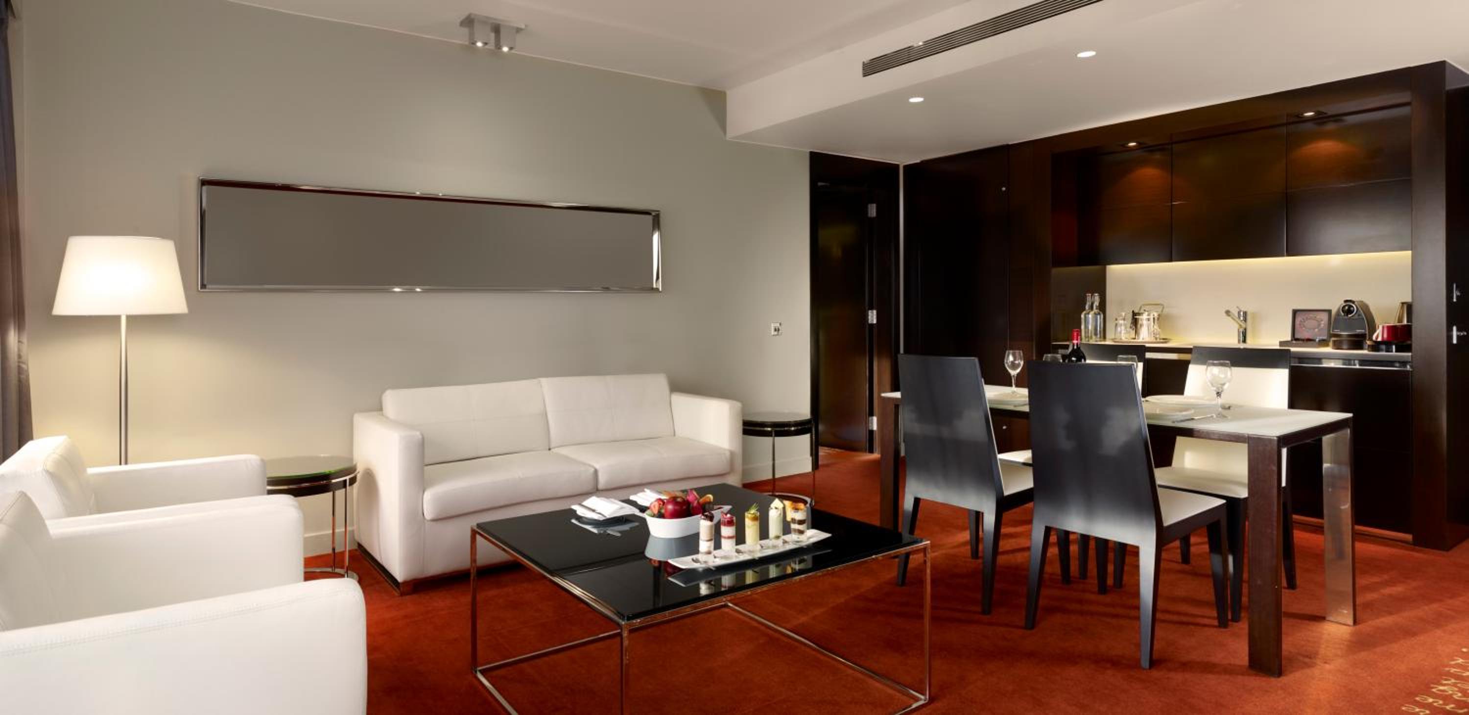 One-Bedroom Family Suite with Big Ben View