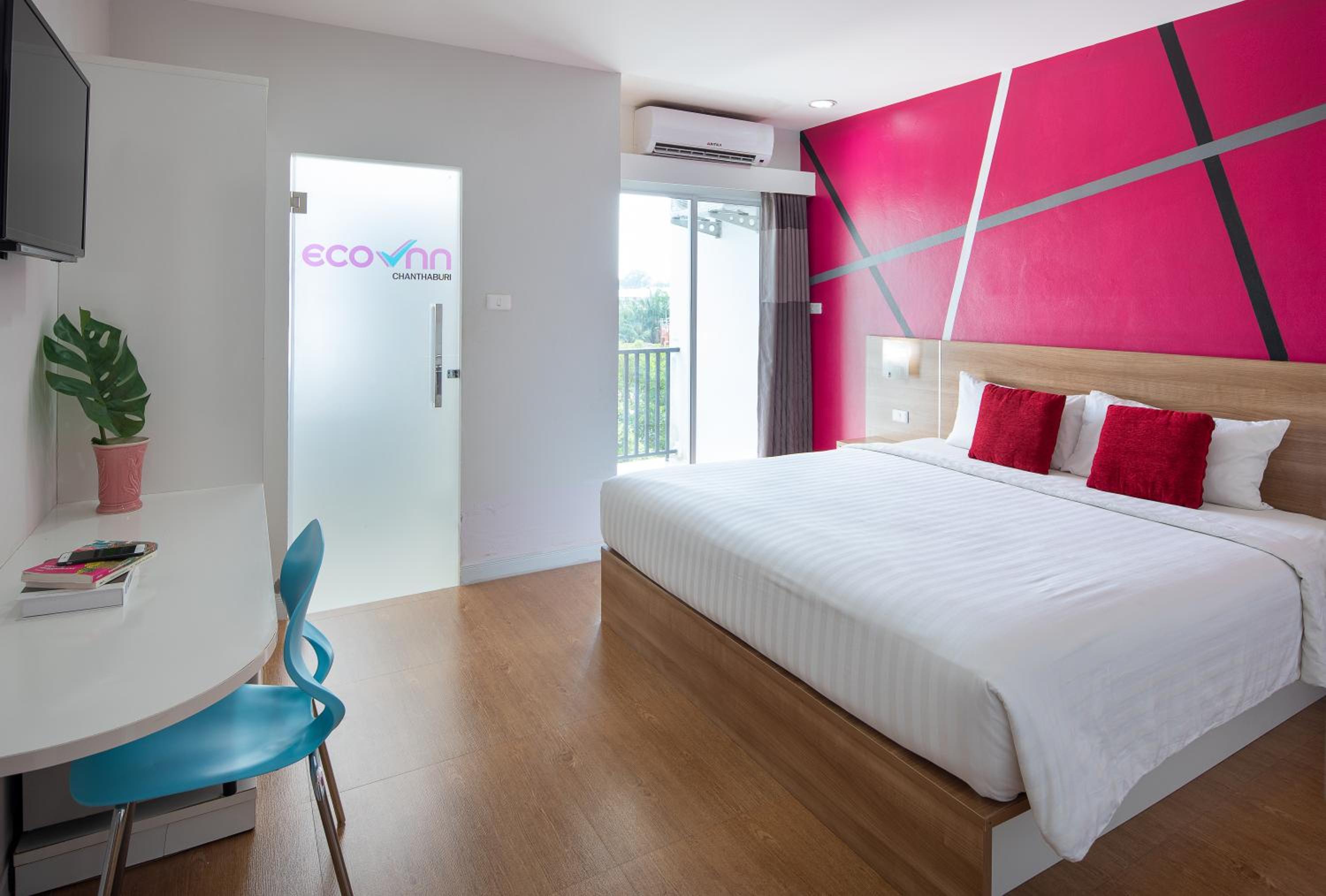 Superior King Room with City View - Photo 1