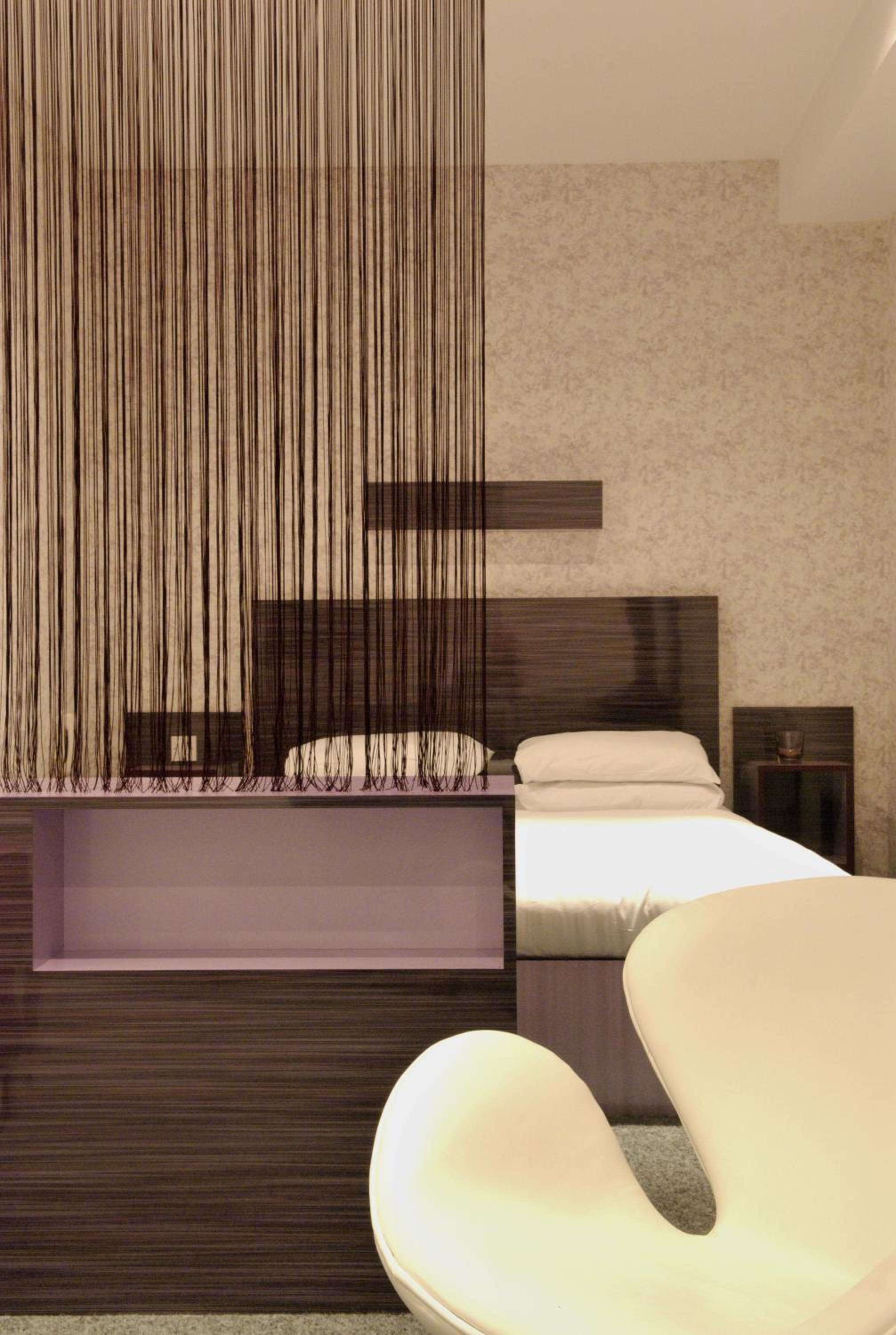 Executive Suite - Photo 8