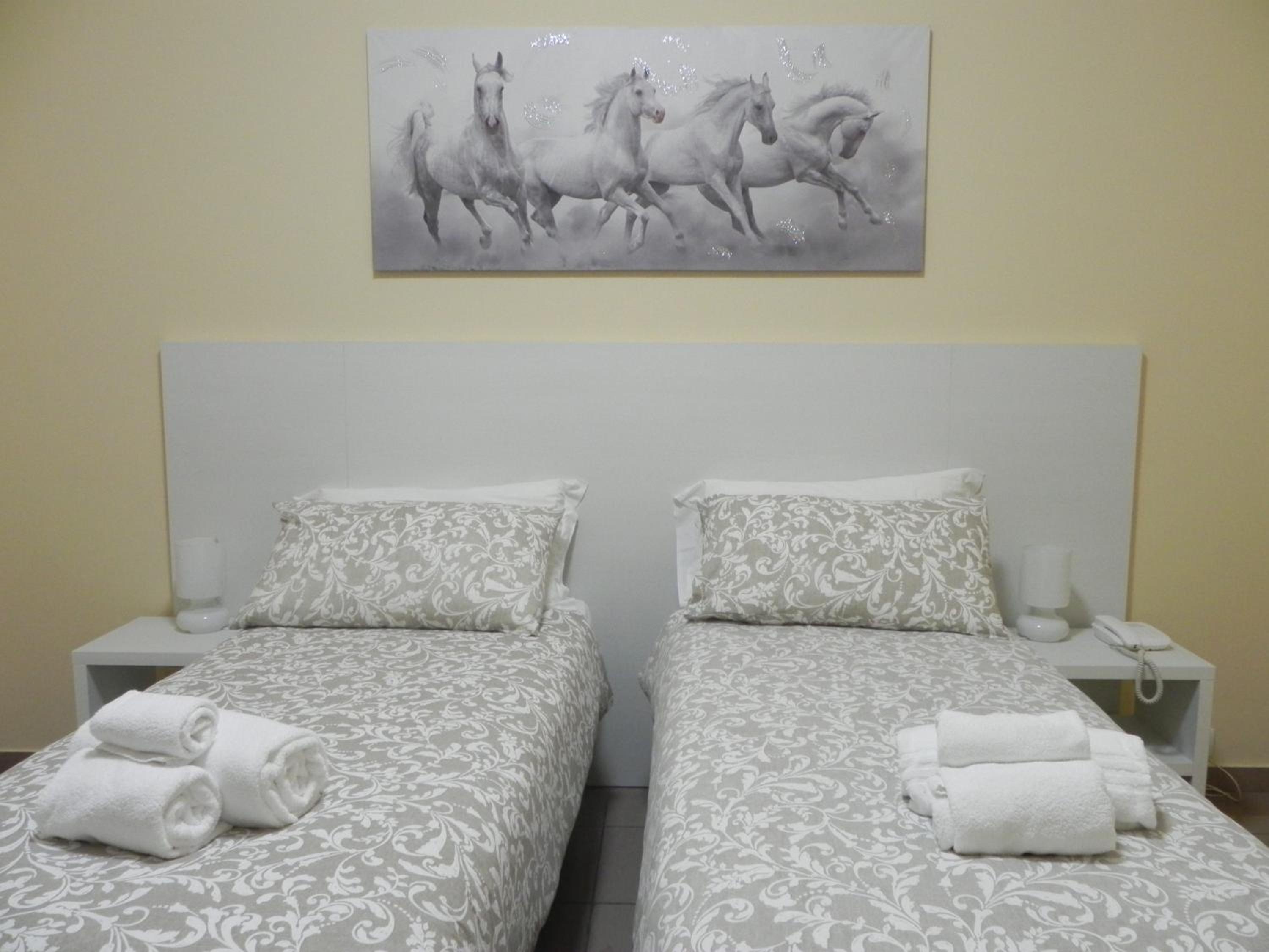 Standard King Room photo 3