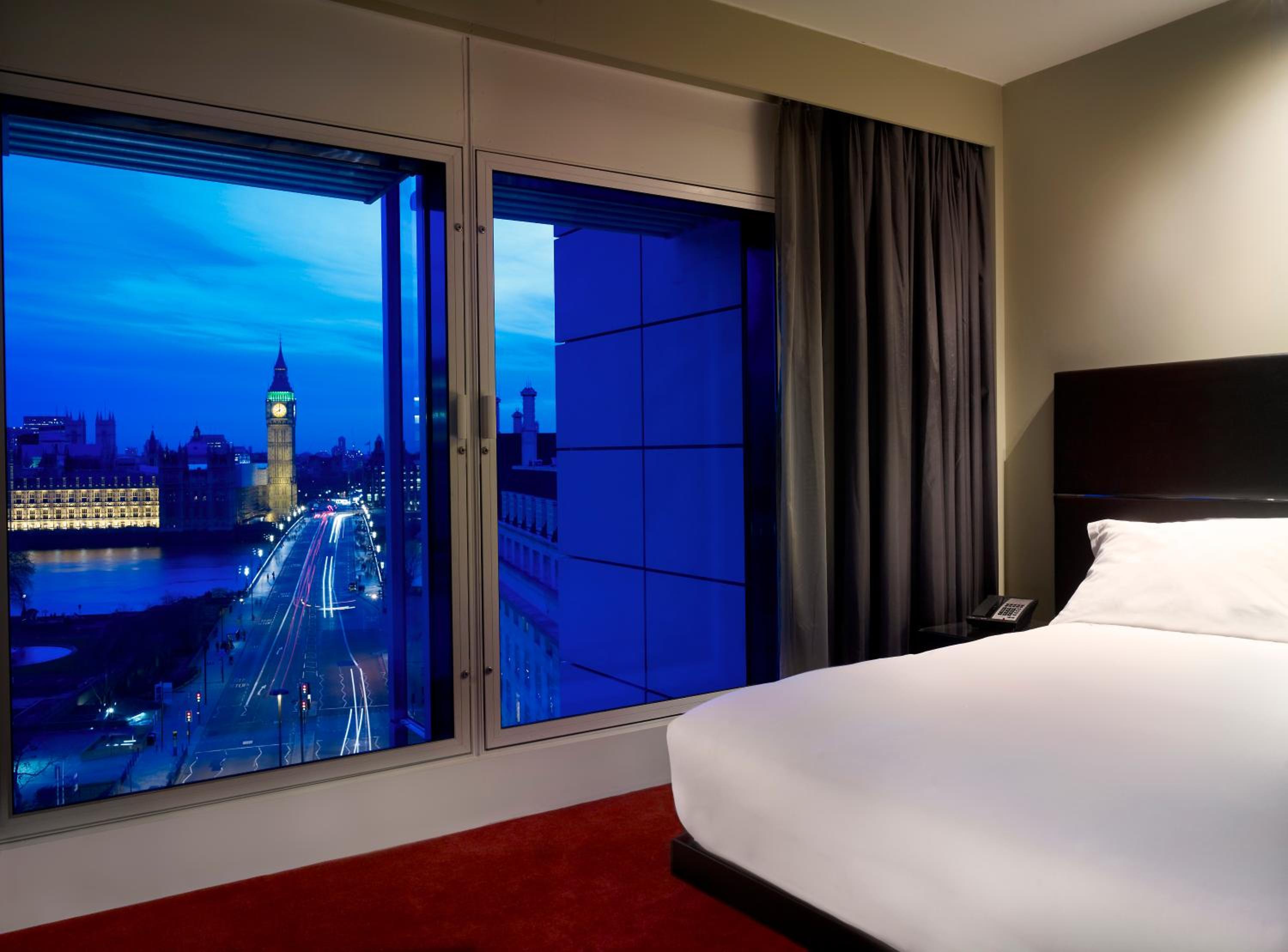One-Bedroom Family Suite with Big Ben View