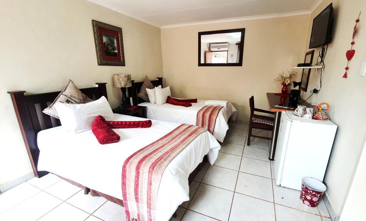 Standard Twin Room photo 2