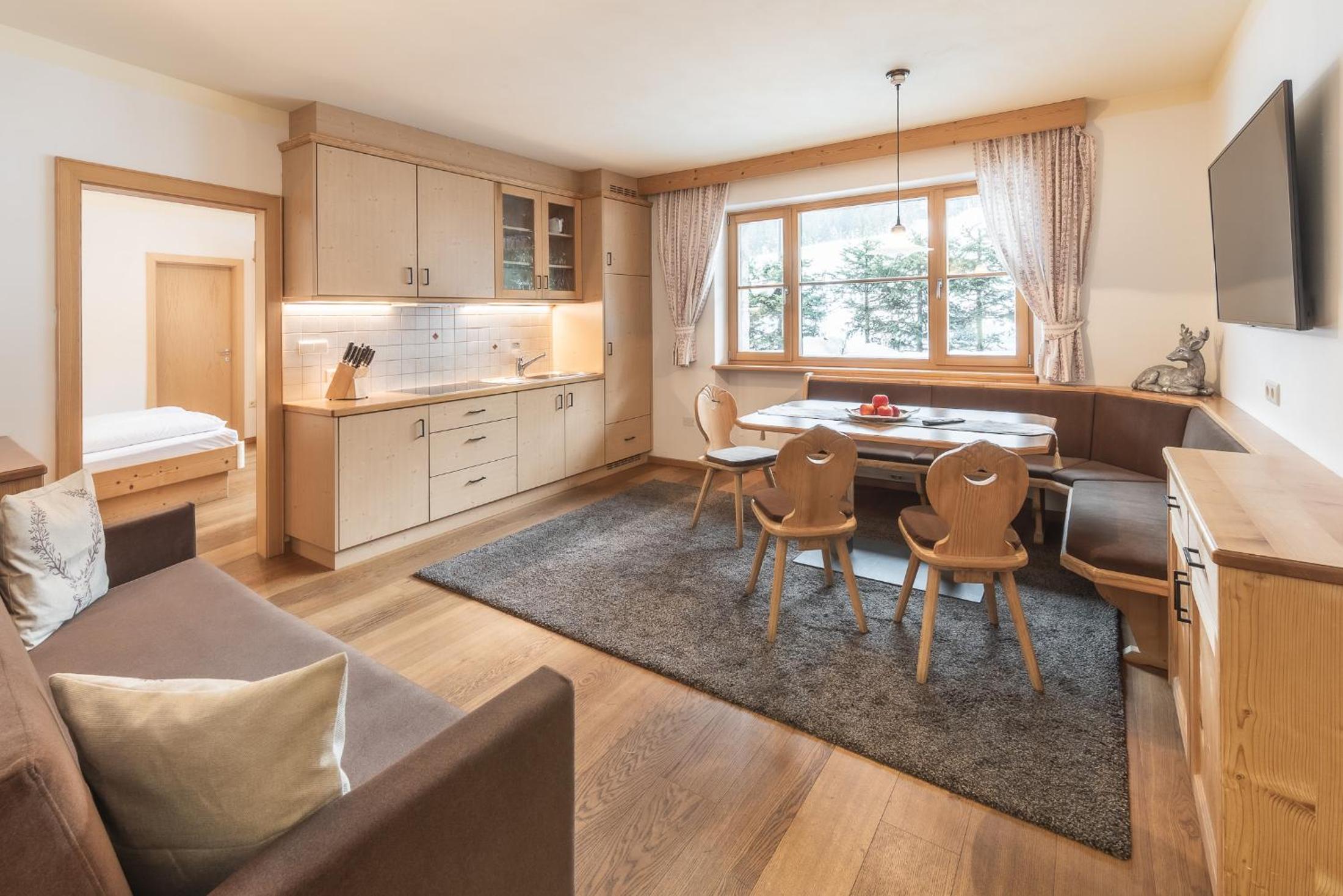 Apartment with Mountain View photo 2