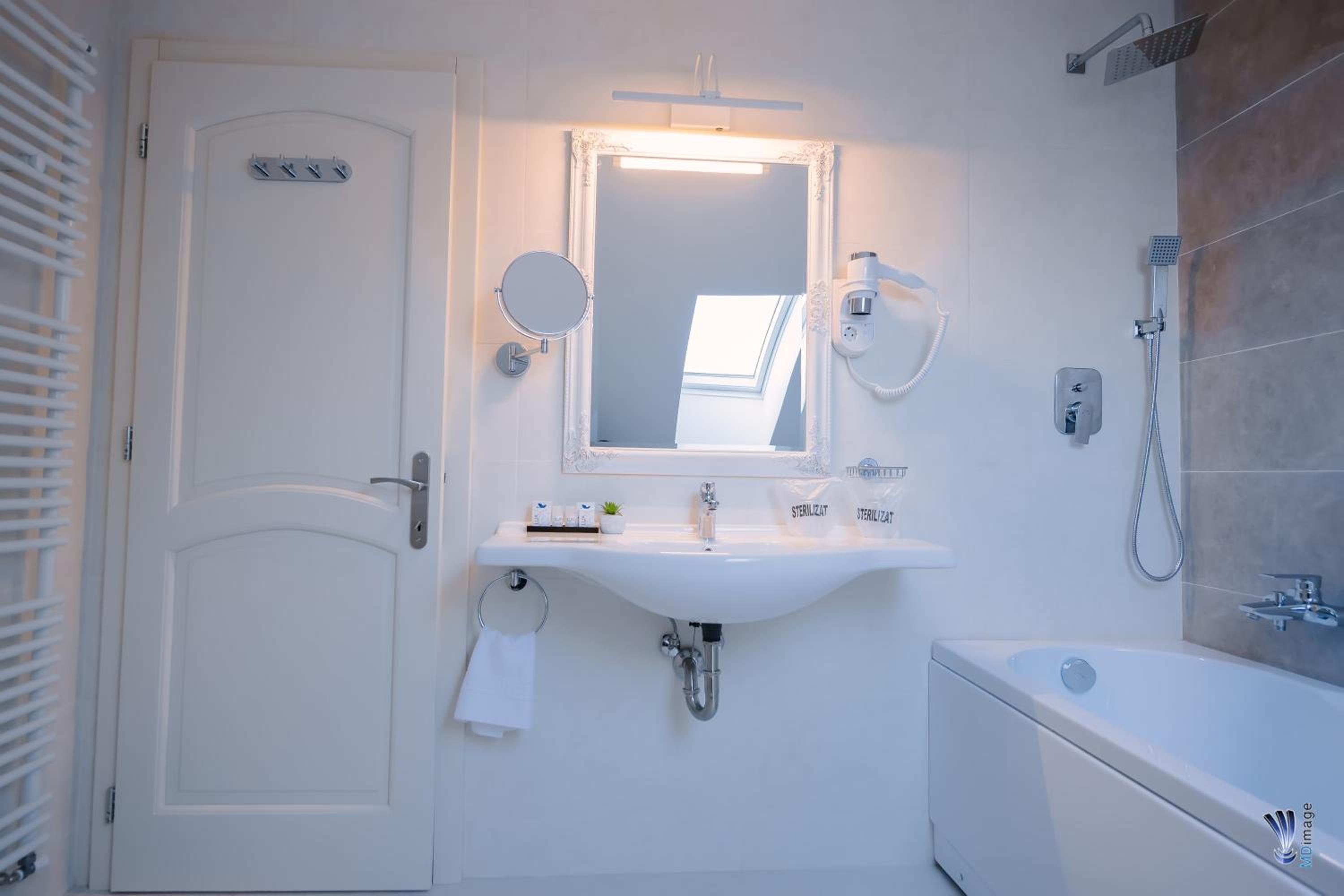 One-Bedroom Apartment - Photo 4