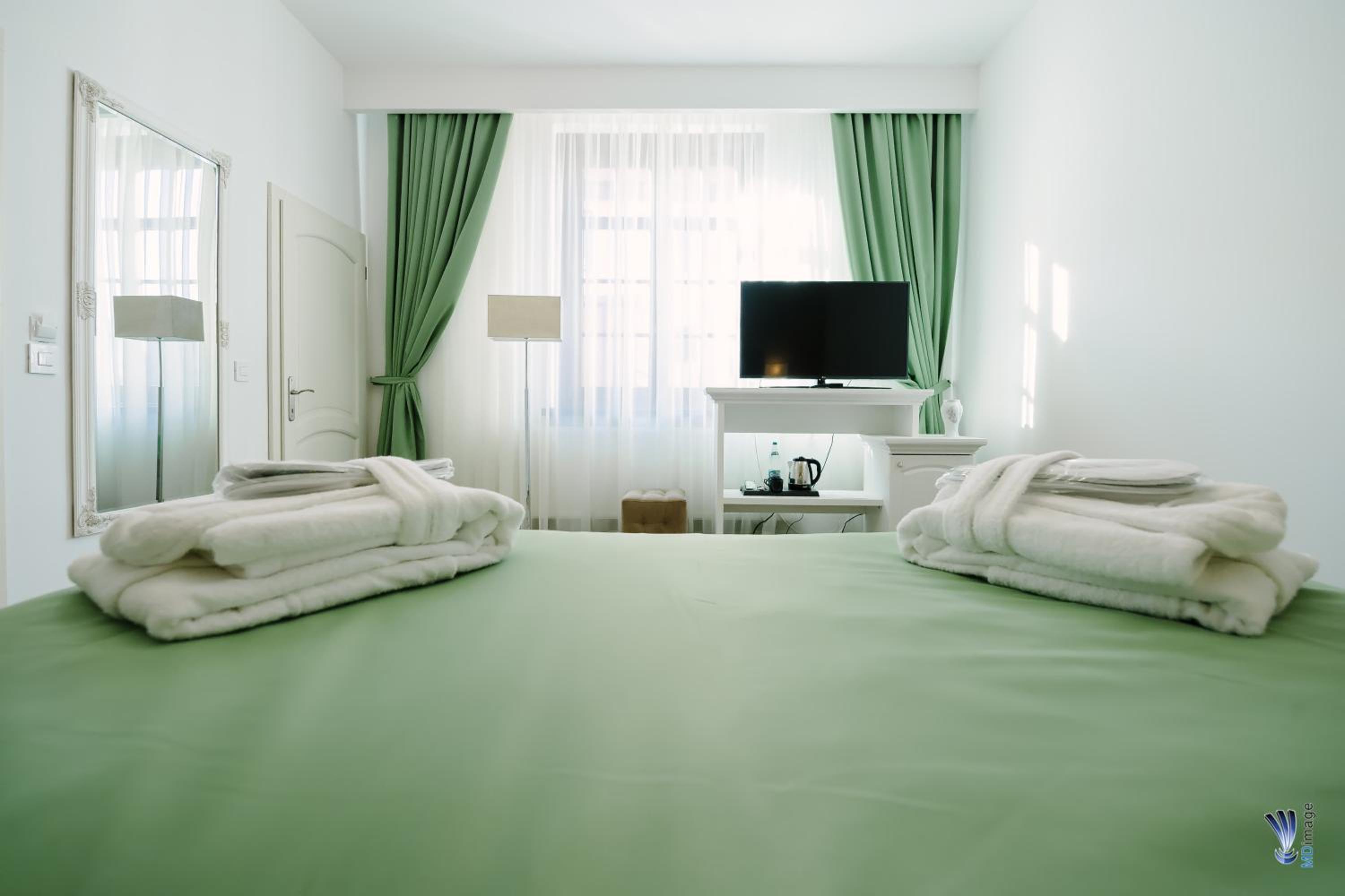 One-Bedroom Apartment - Photo 1