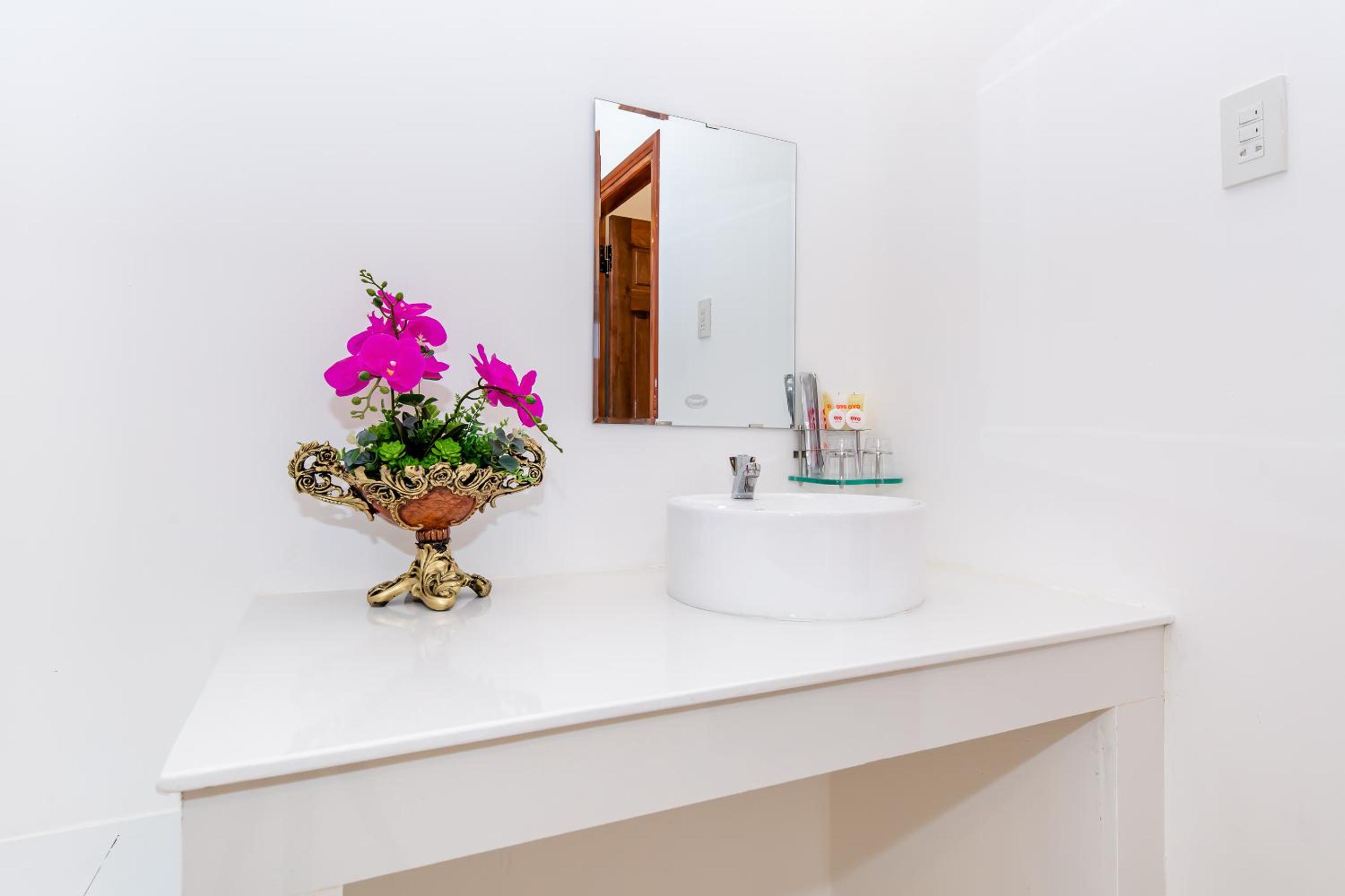 Standard Double Room - Photo 8