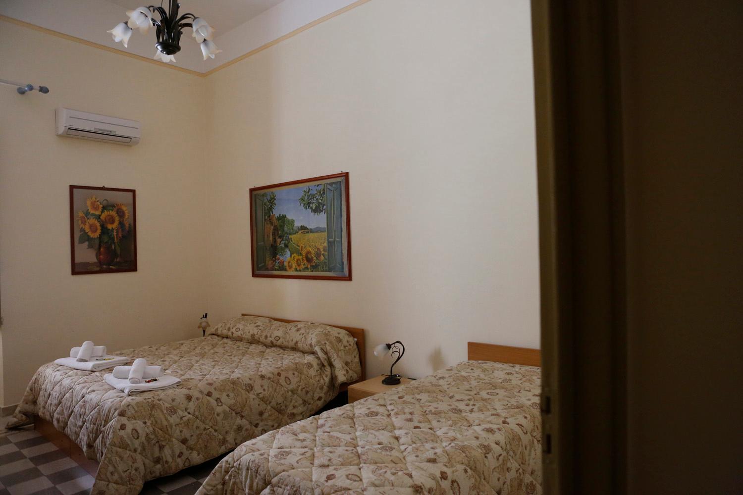 Triple Room with Private Bathroom - Photo 6