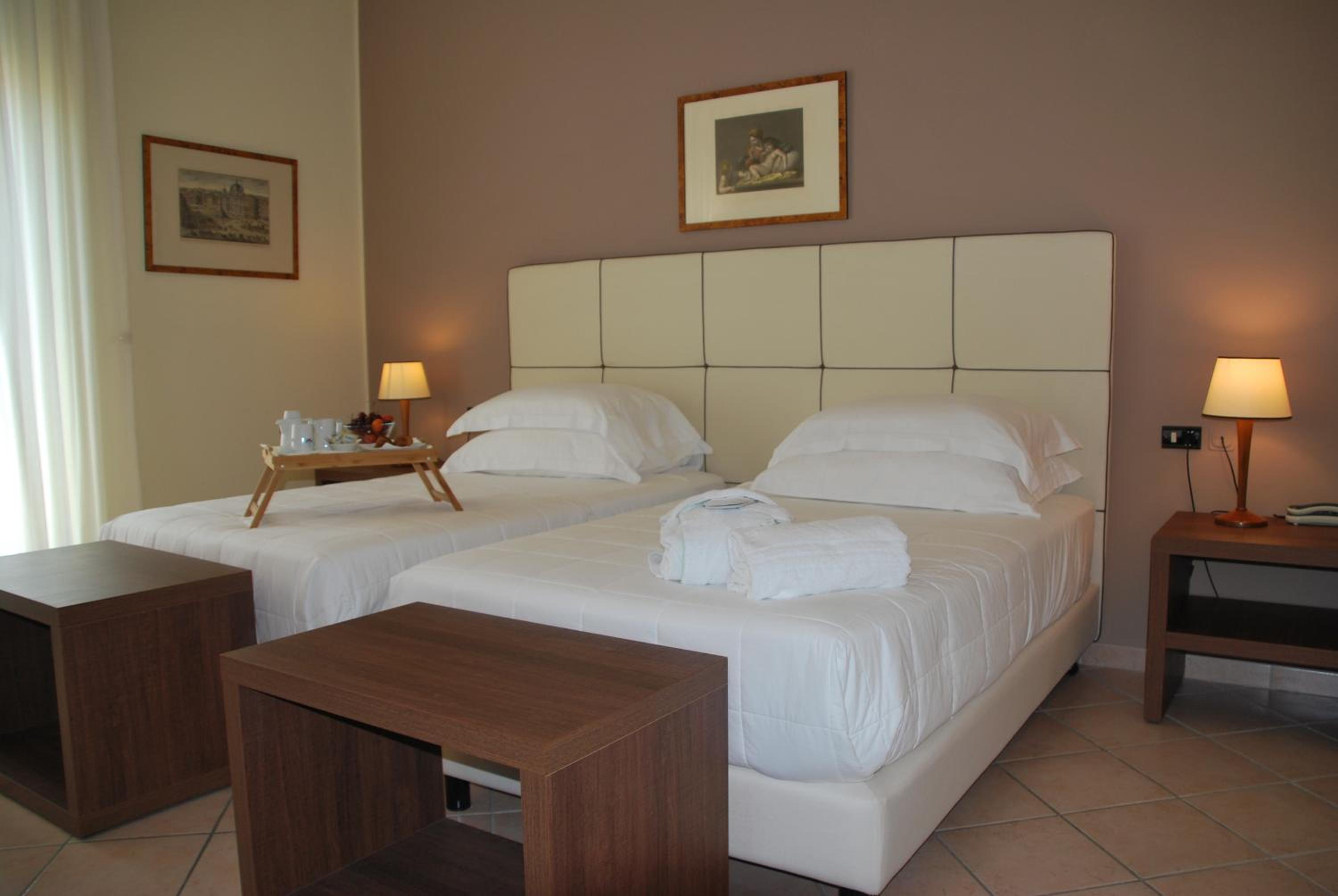 Double or Twin Room - Photo 5