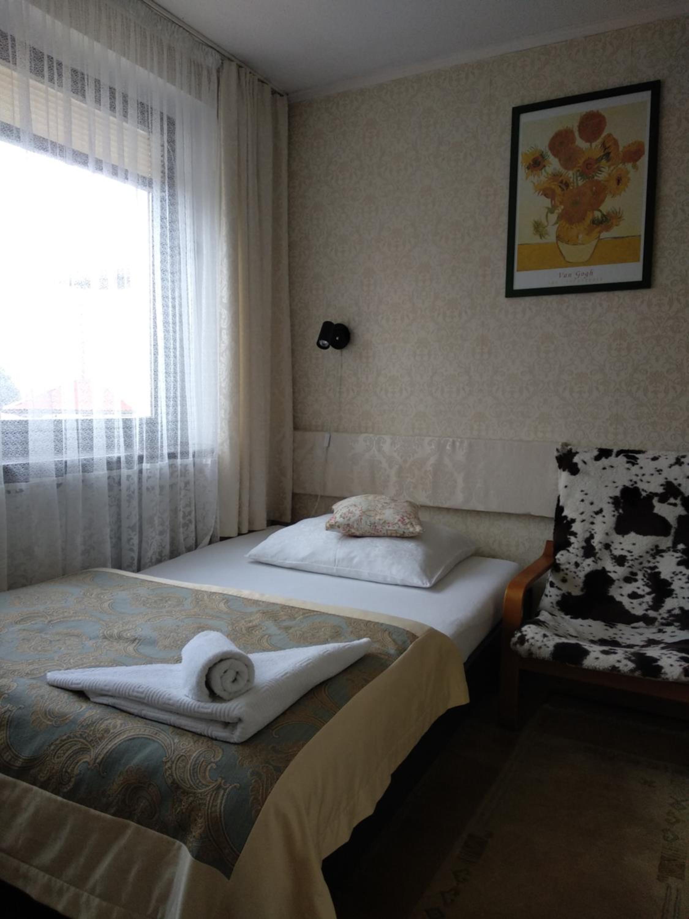 Single Room with Bathroom photo 1