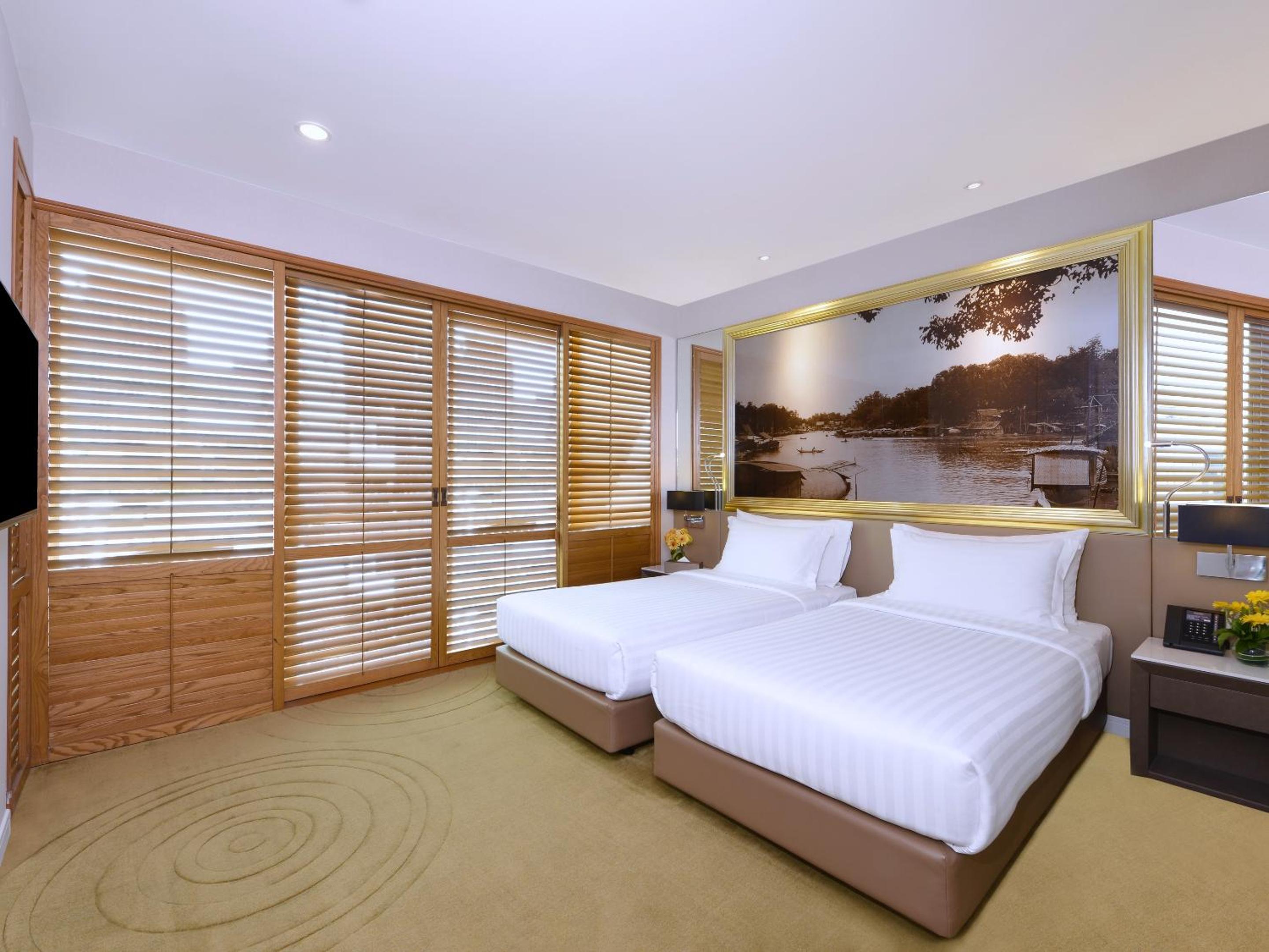 Two-Bedroom with 2 Extra beds in Living room