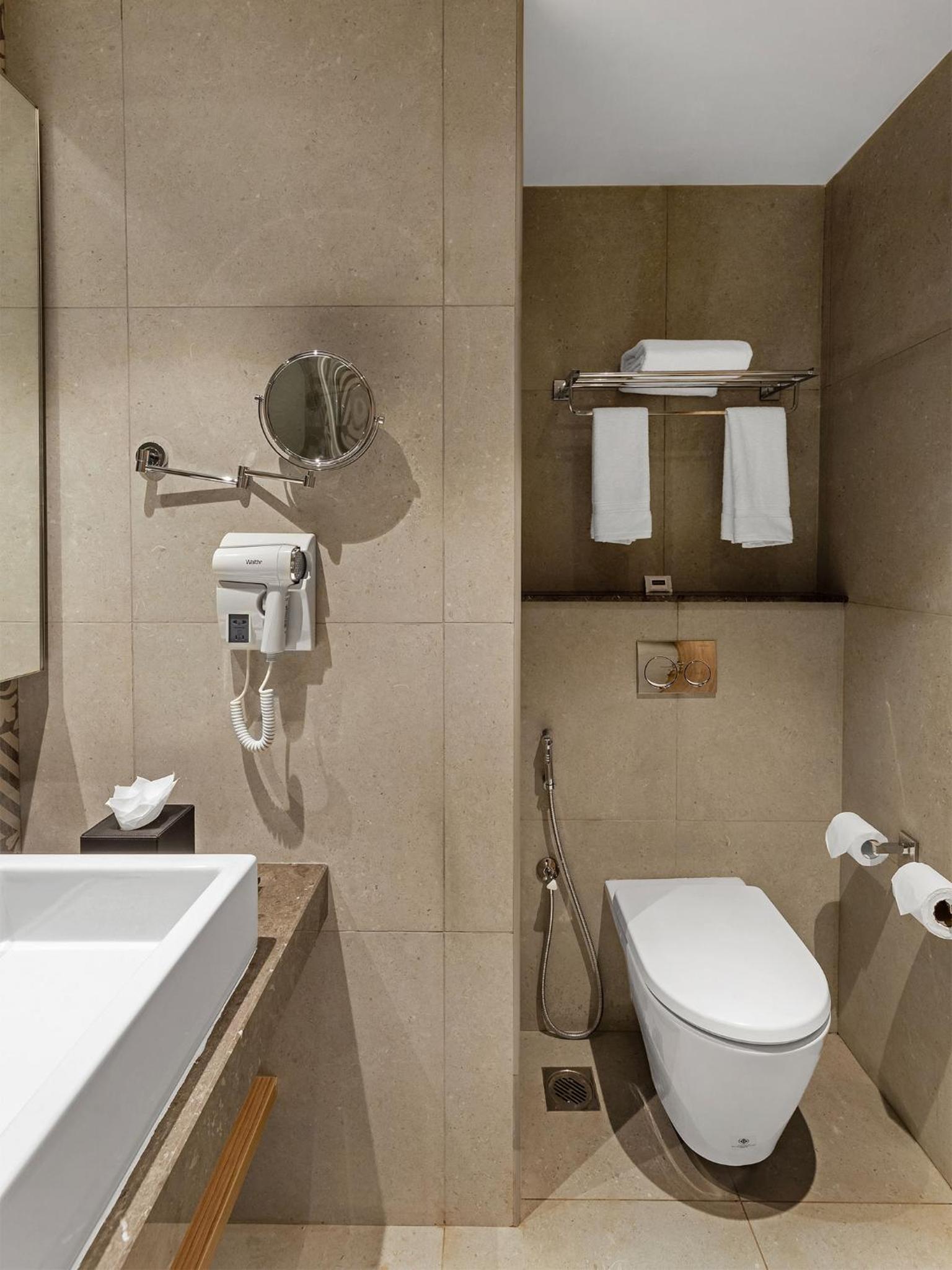 Superior Room with Two Twin Beds - 15% Discount on Food & Beverages and Laundry,  INR 500 SPA credit per room per stay - Photo 2