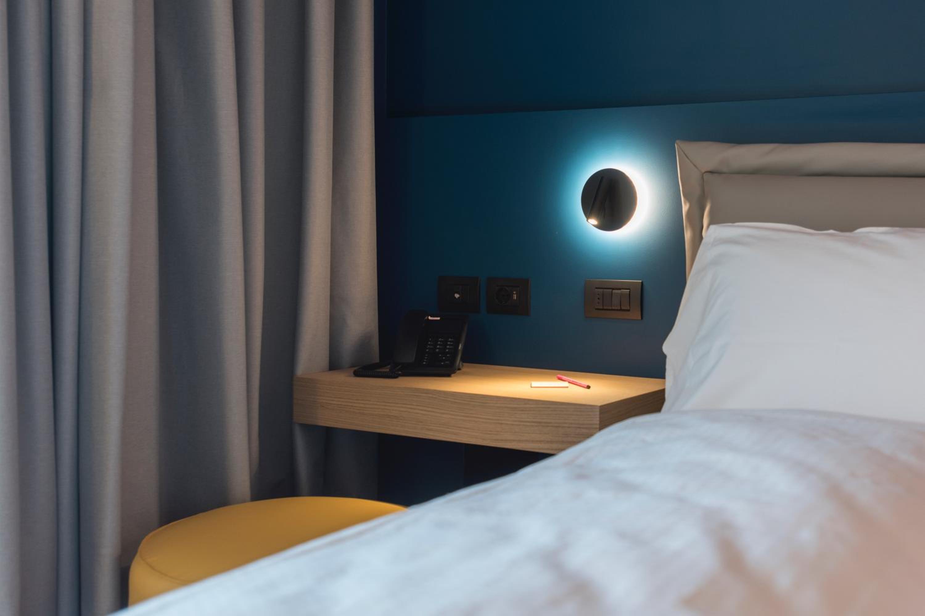 Double Room with Balcony - Photo 3