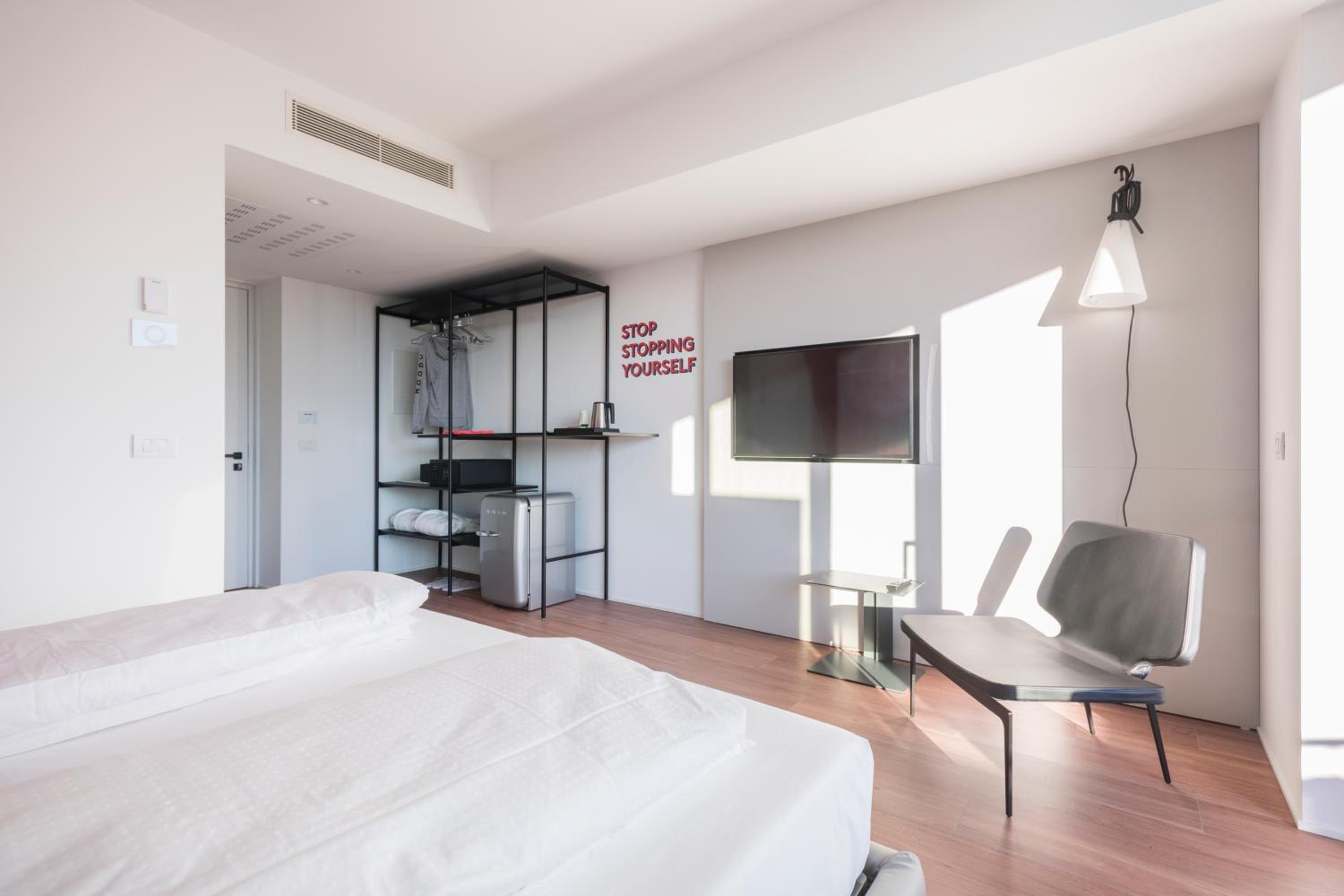 Double Room with Balcony - Photo 28