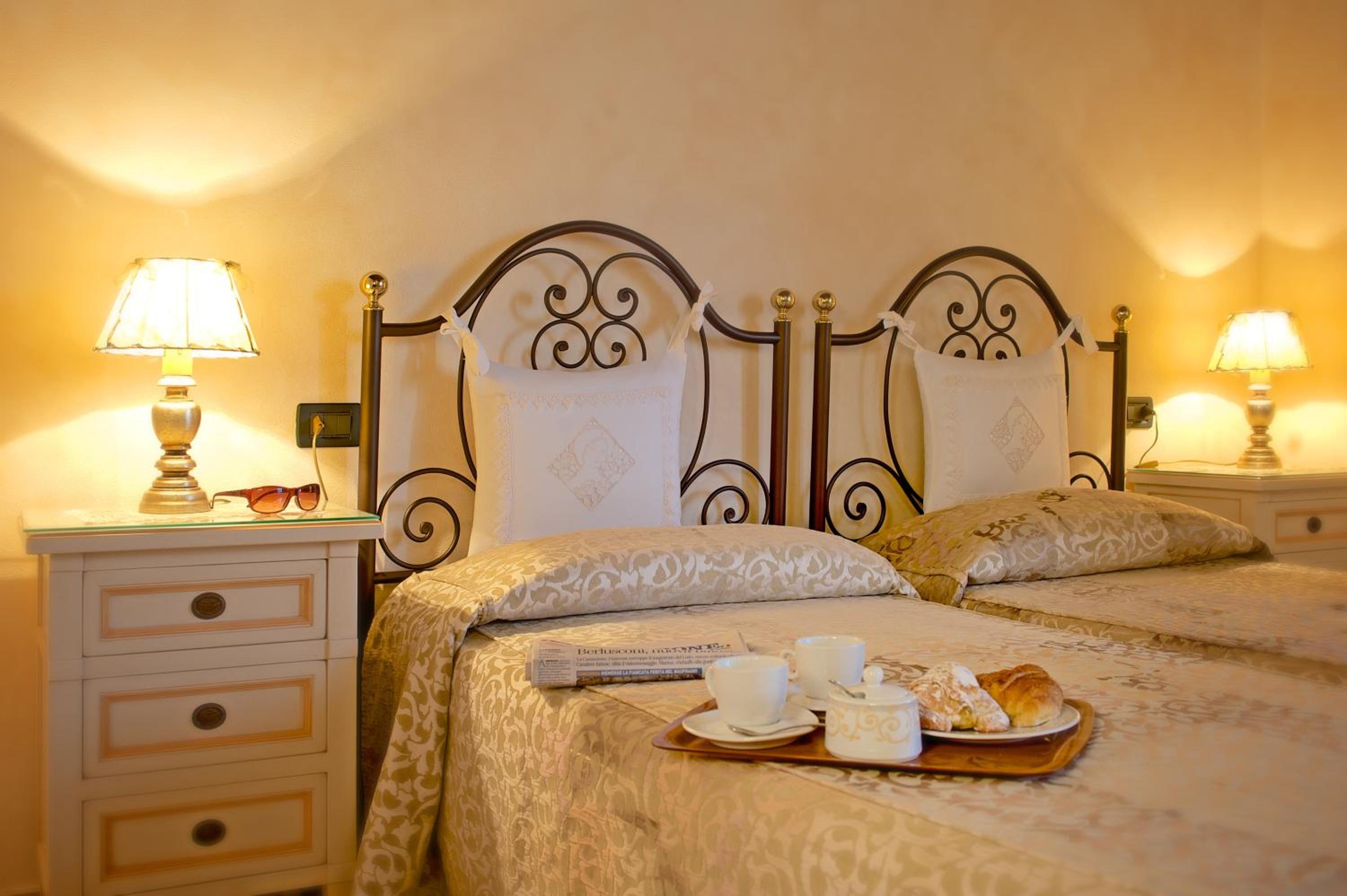 Double Room - Photo 5