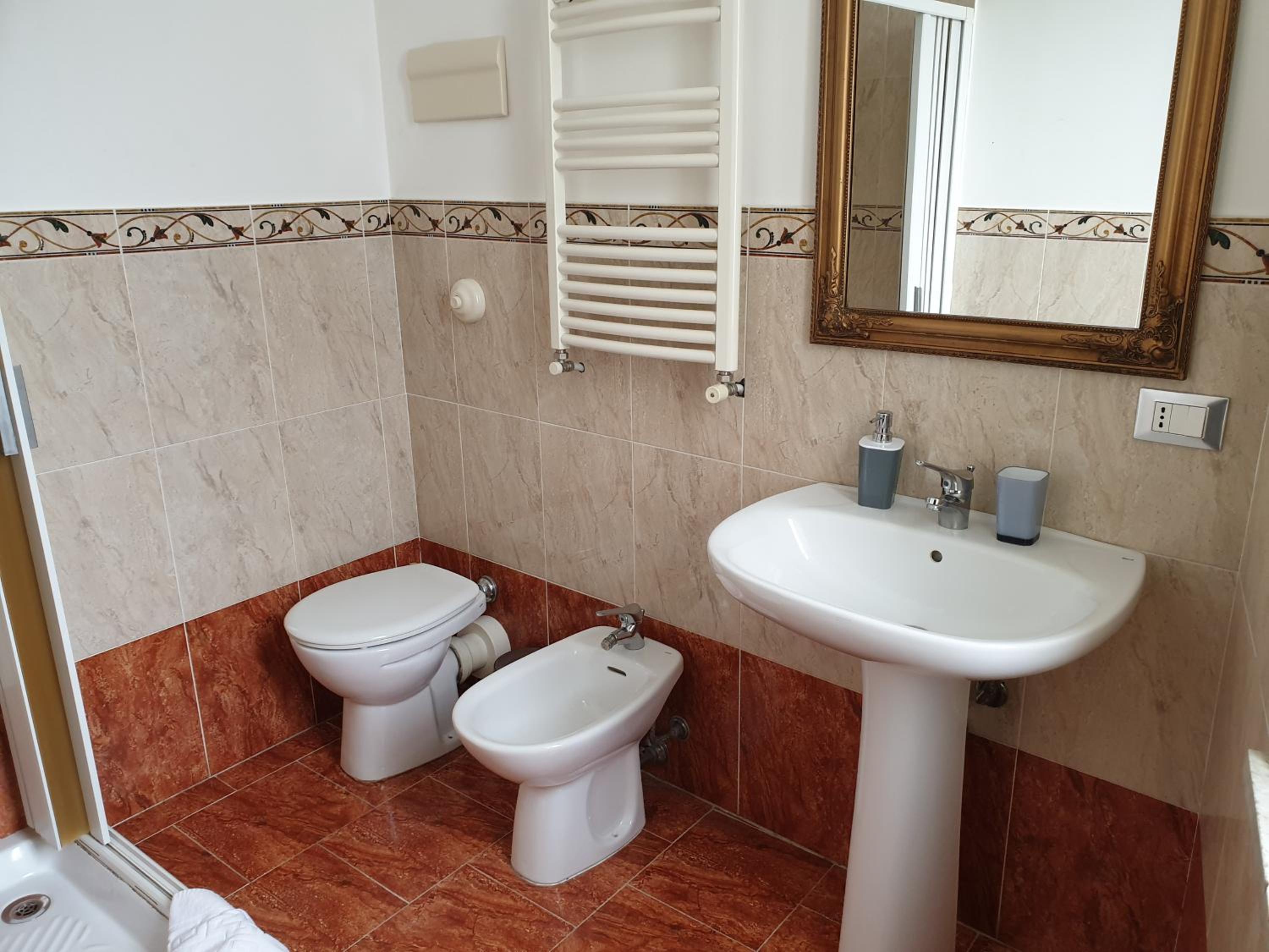 Double Room - Photo 3