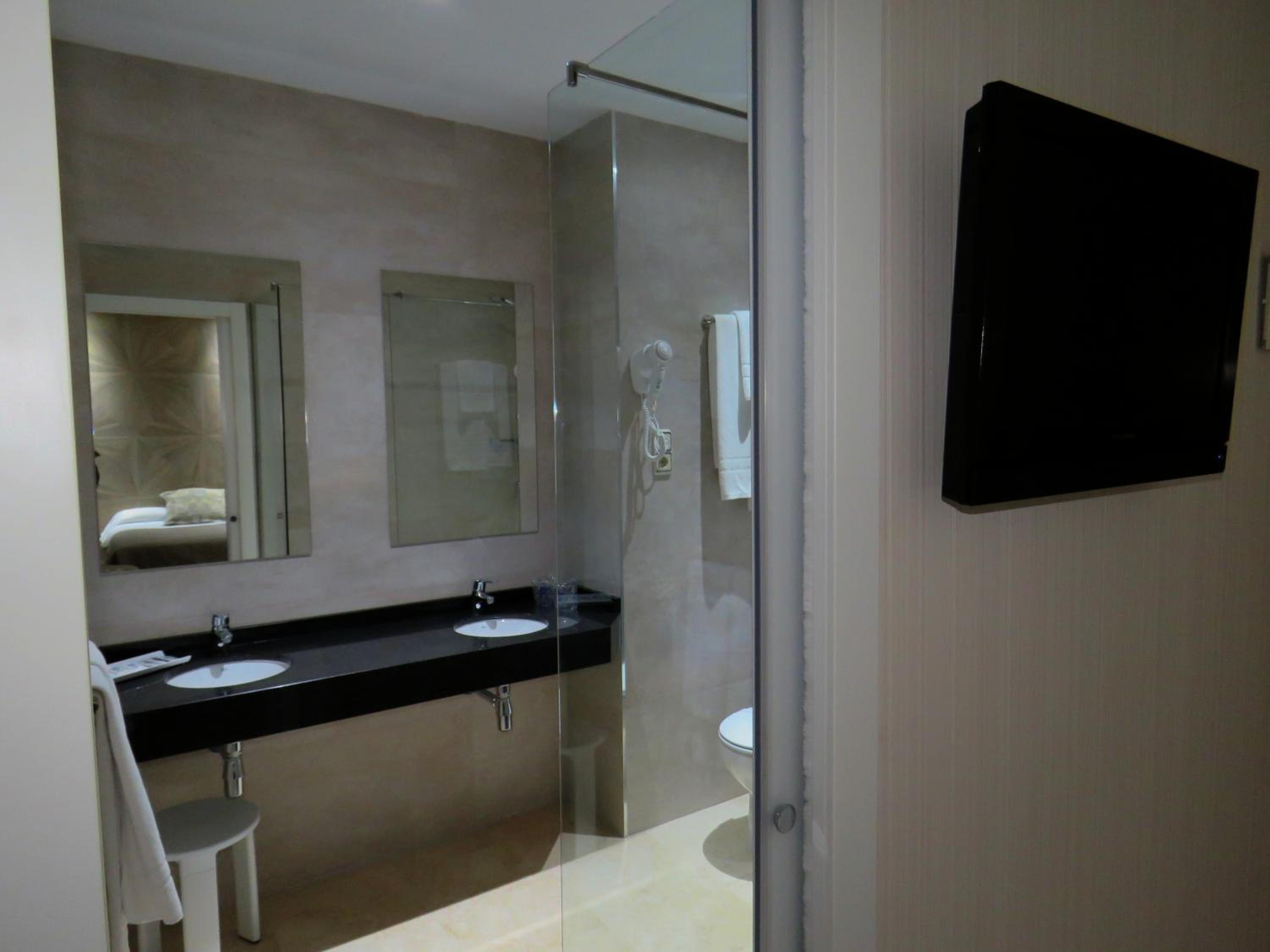 Family Room - Photo 8
