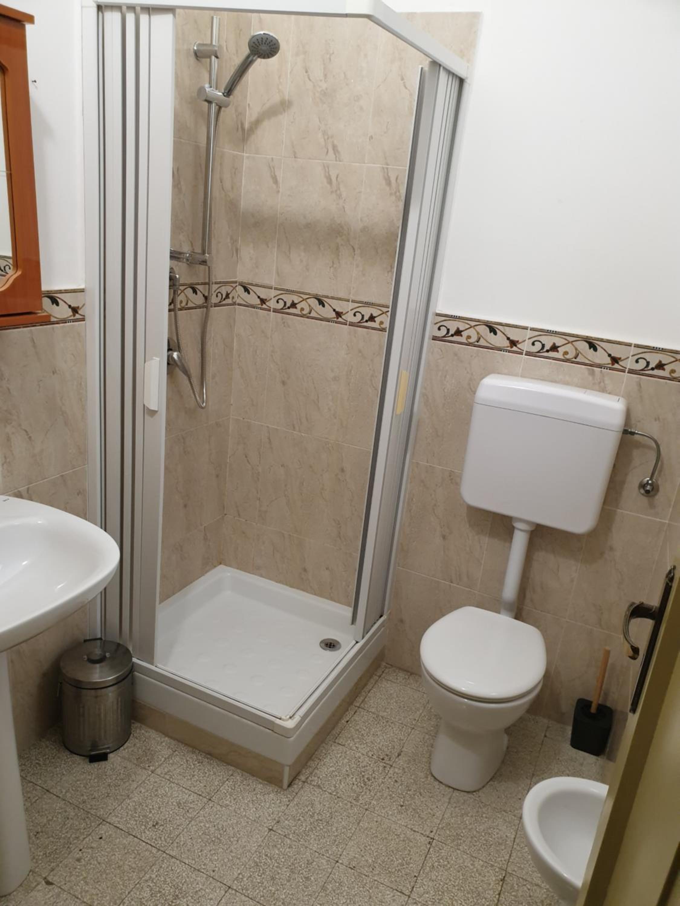 Triple Room with Private Bathroom - Photo 7
