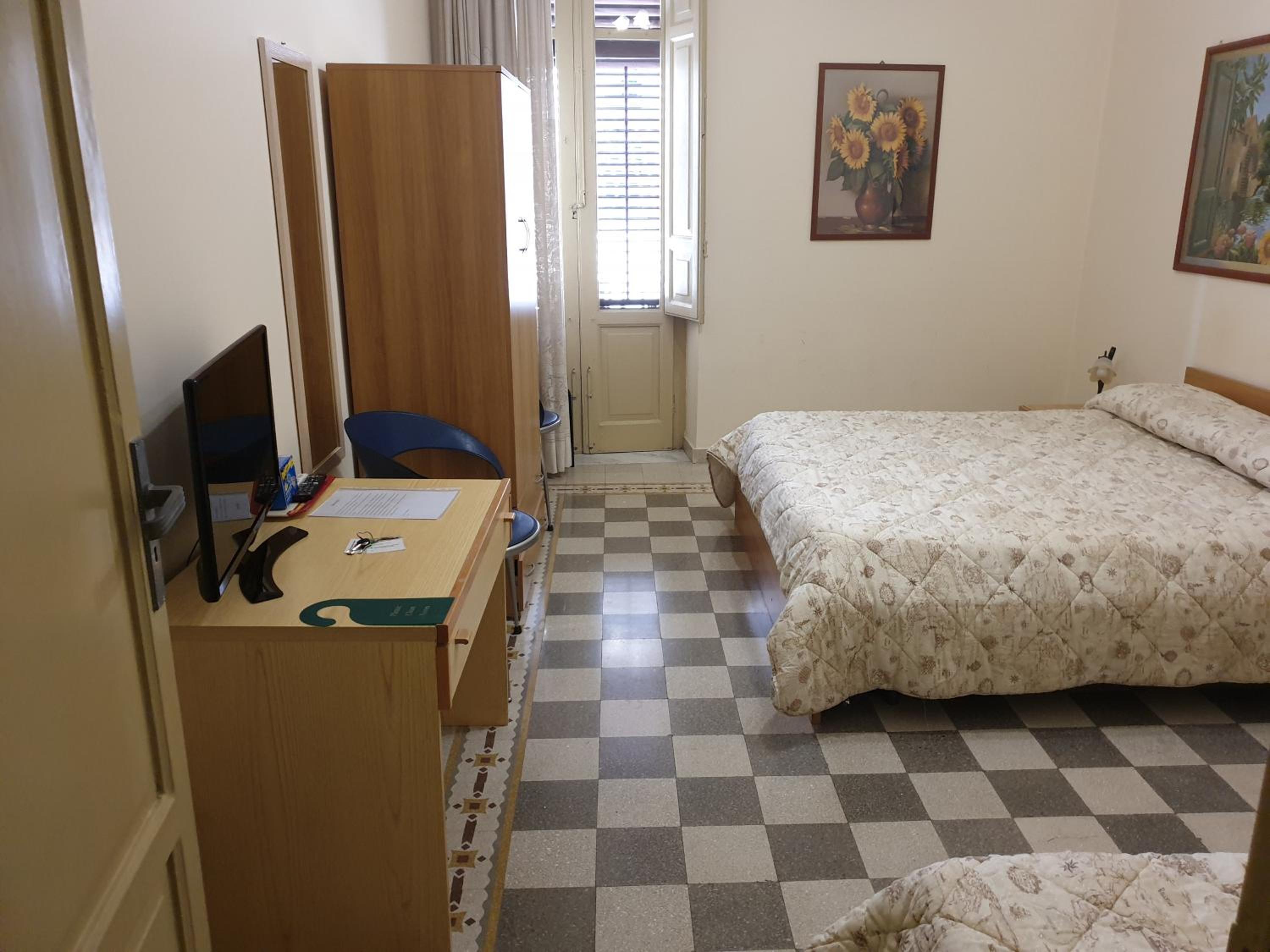 Triple Room with Private Bathroom - Photo 1