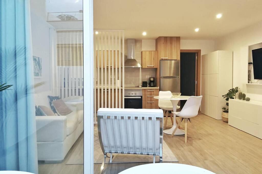 One-Bedroom Apartment photo 2