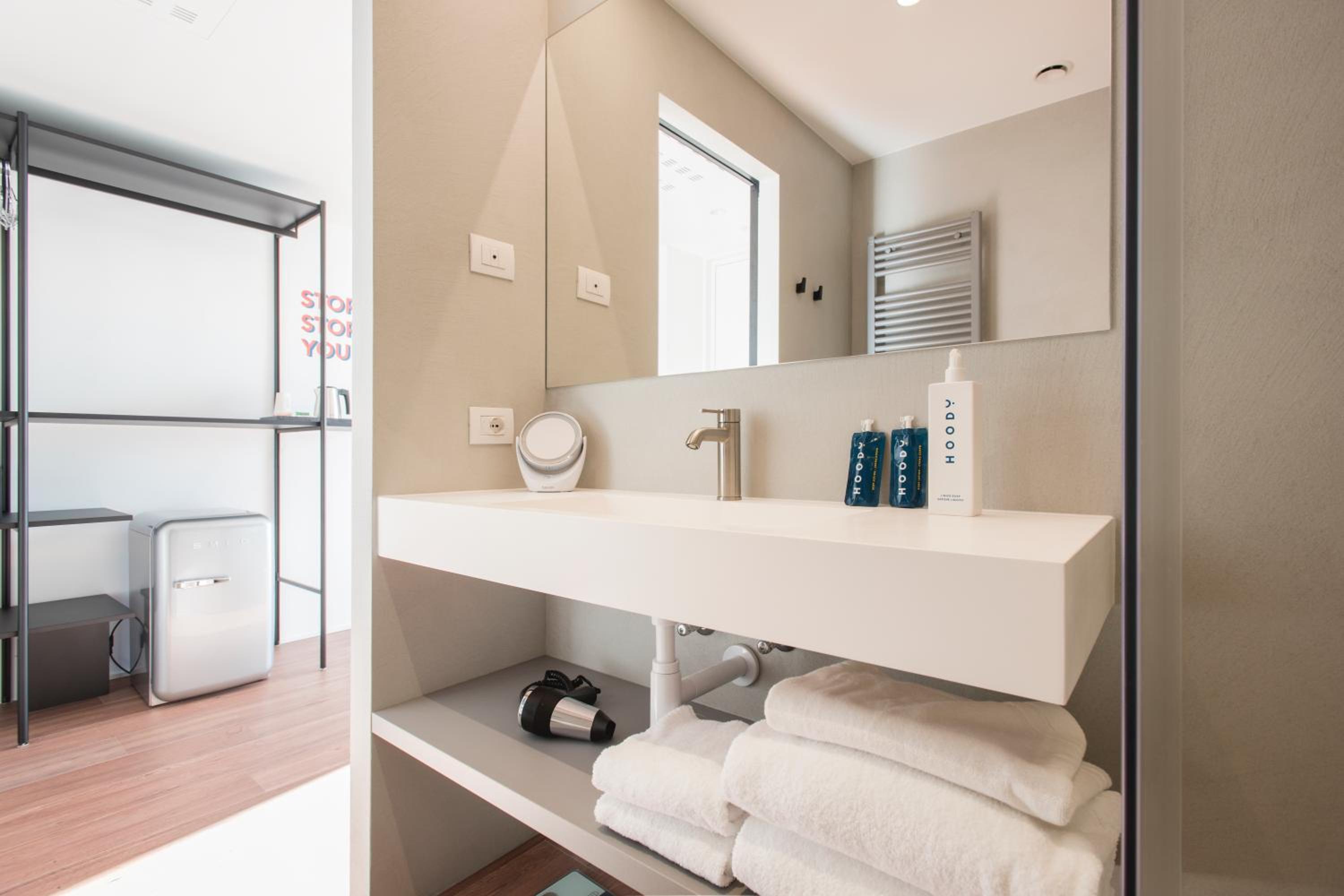 Double Room with Balcony - Photo 14