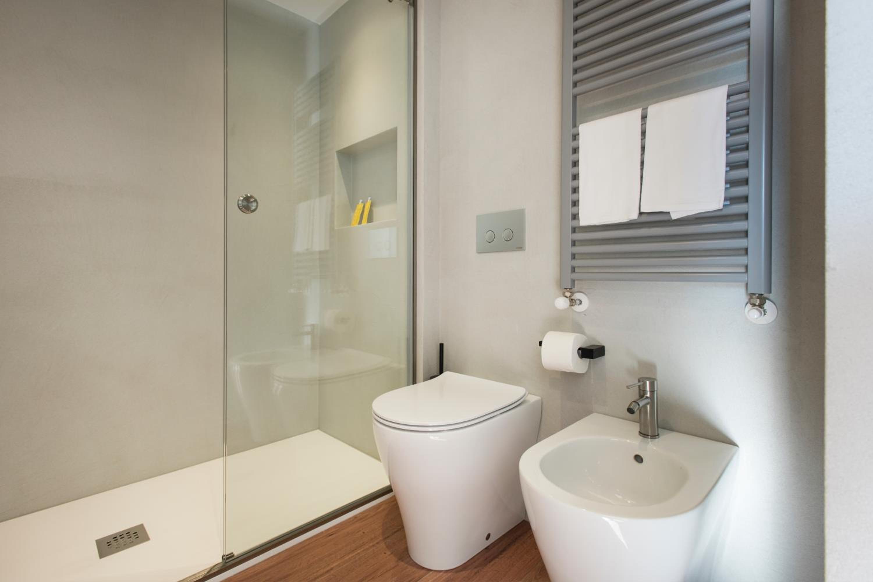 Double Room with Balcony - Photo 15