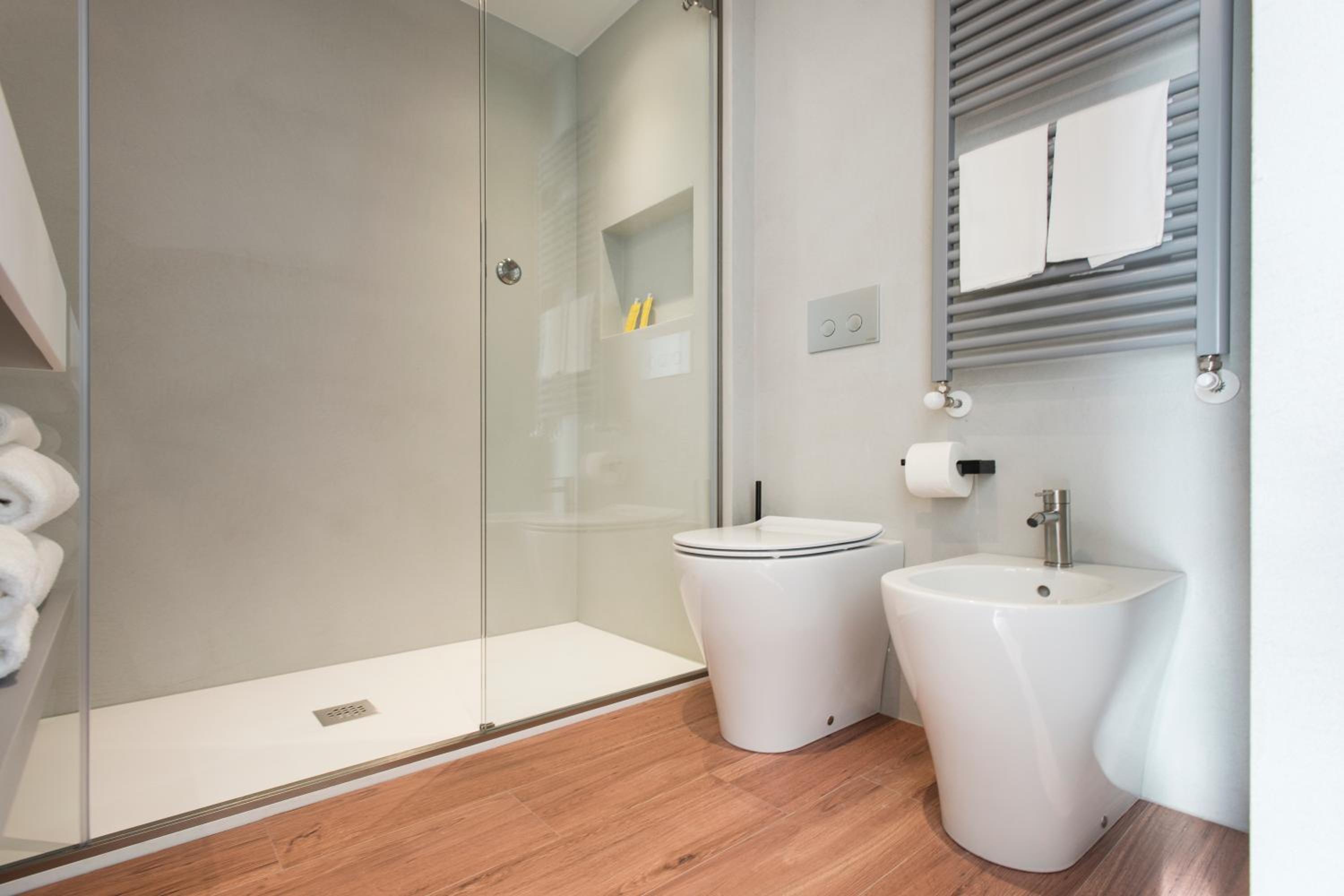 Double Room with Balcony - Photo 18