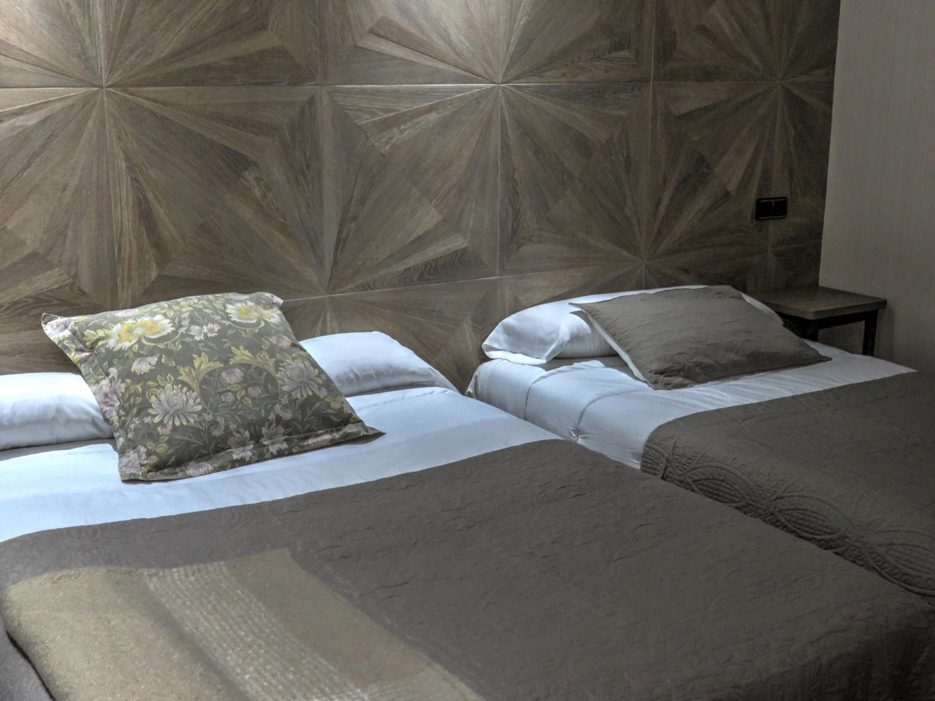 Twin Room - Photo 17