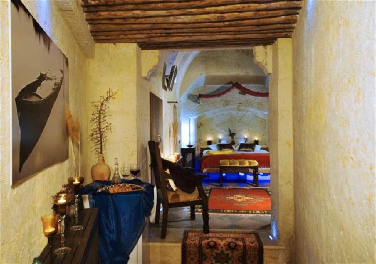 Deluxe Cave Room photo 1