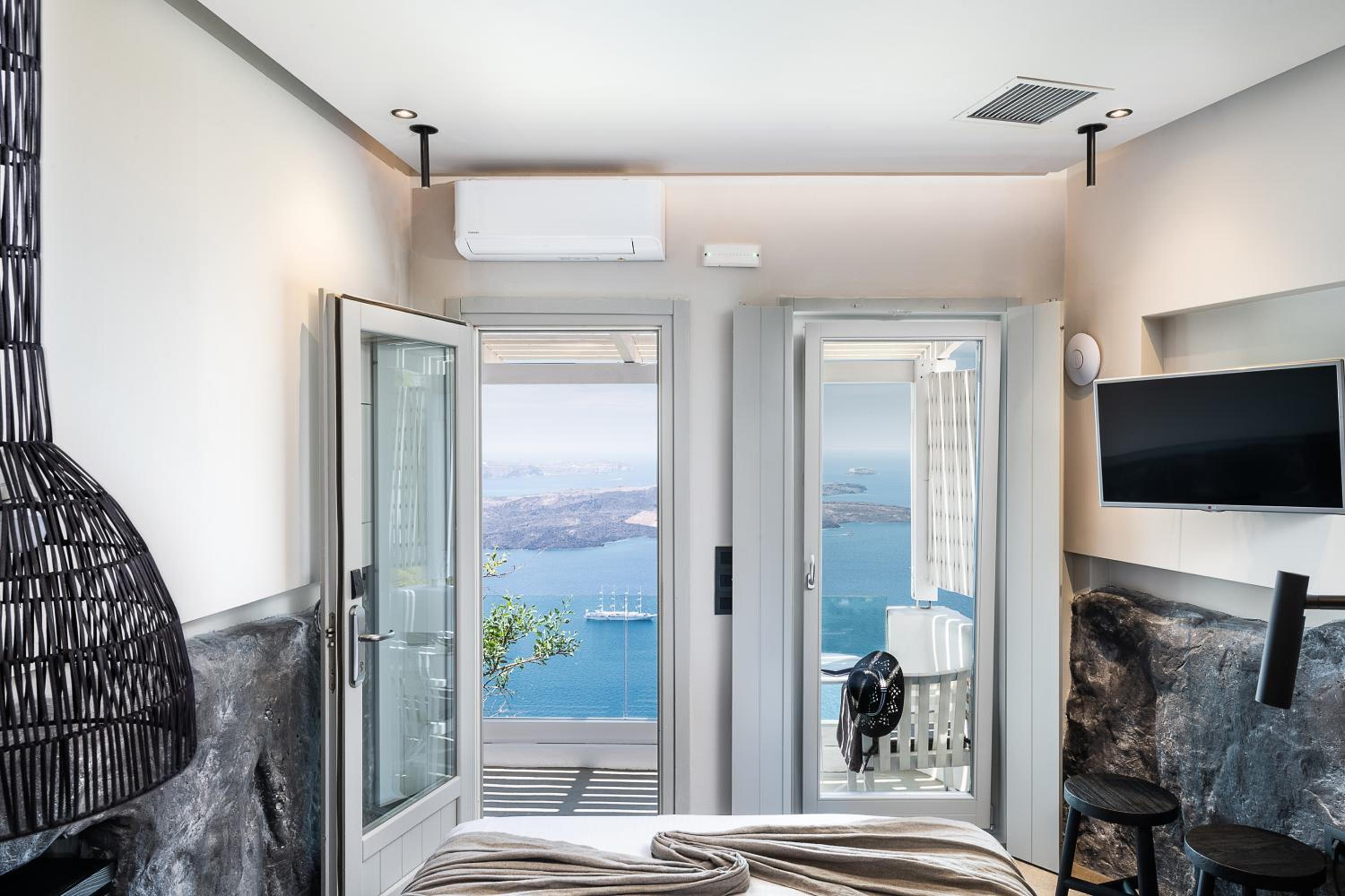 Superior Double Room with Caldera View photo 2