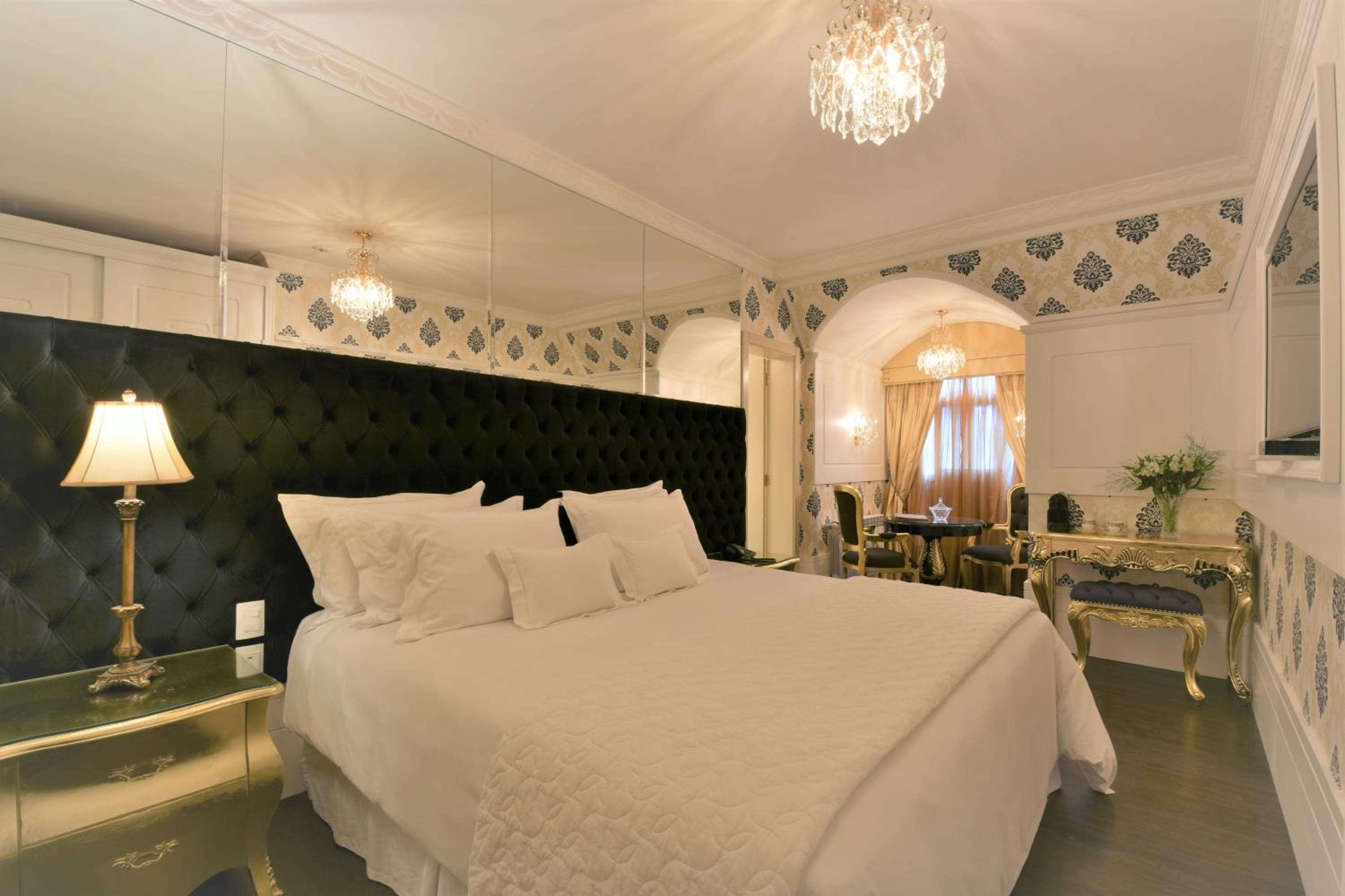 Suite, Jetted Tub (Master Imperial)