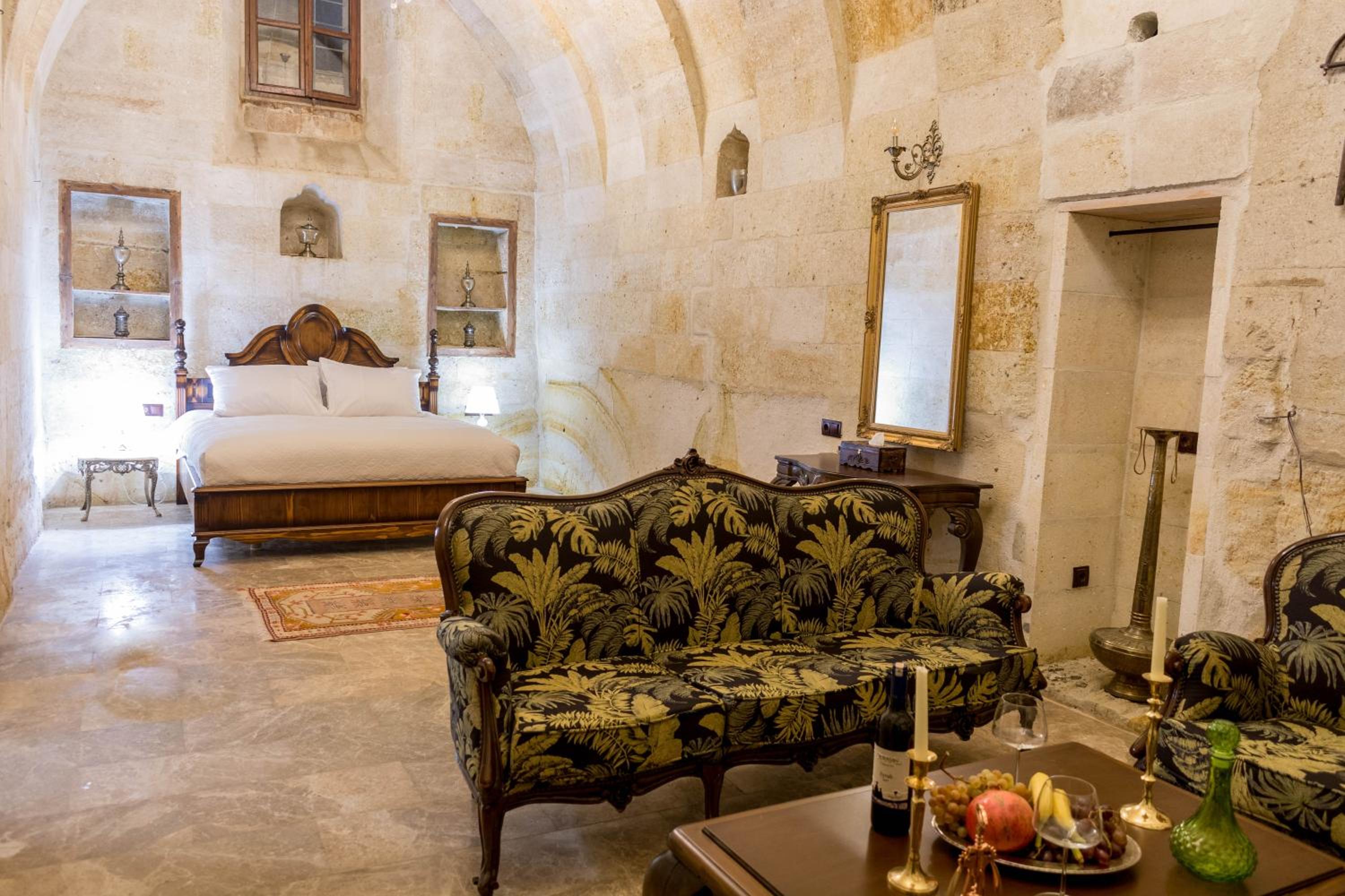 Superior Suite - Photo 12